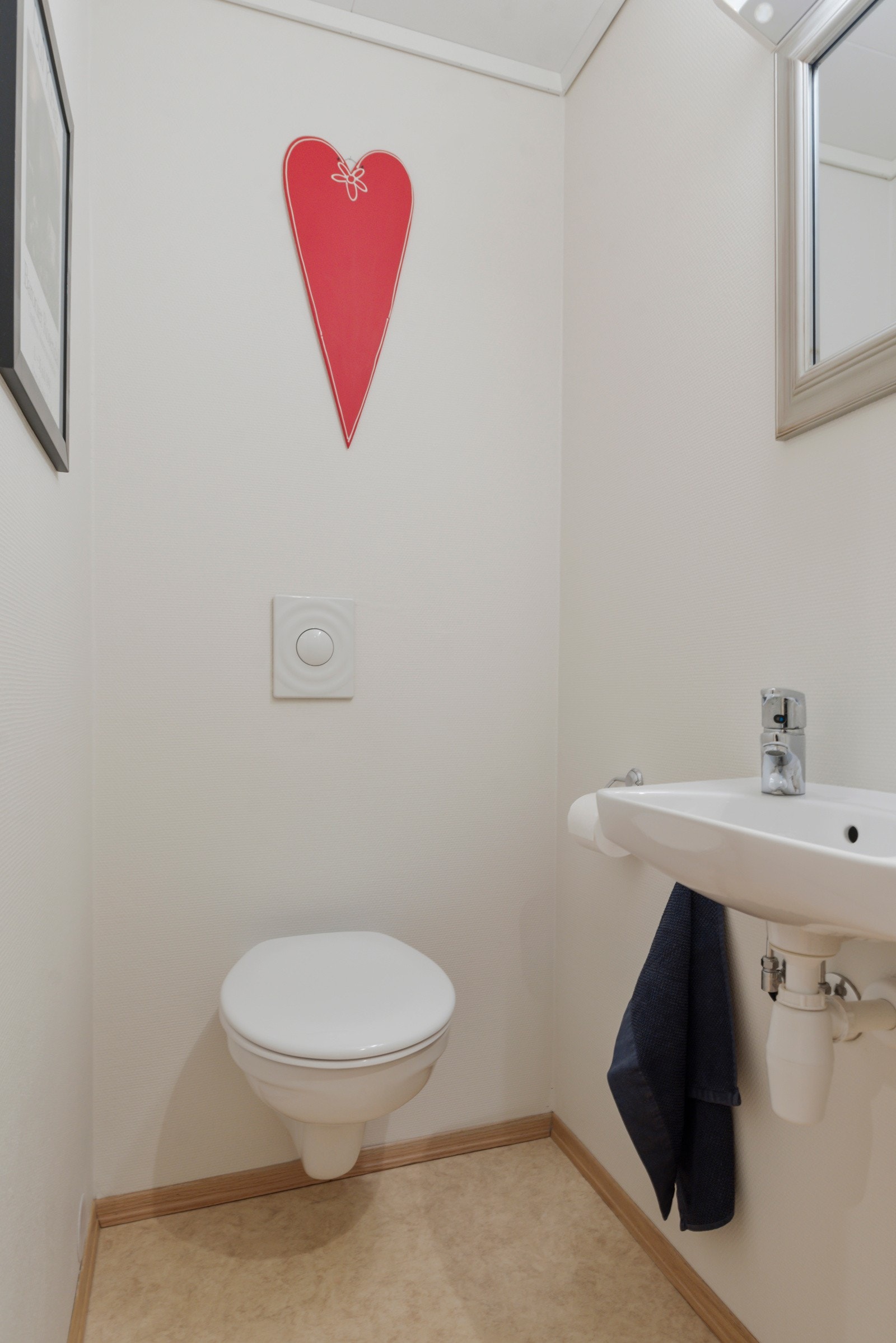 Gjestetoalett med servant. Galleribilde