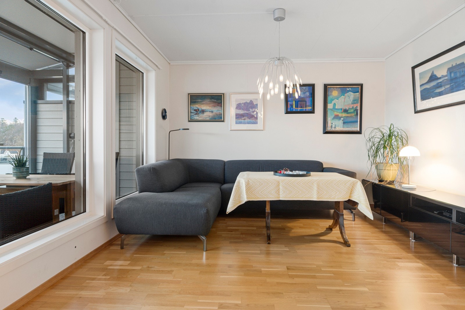 Det er opplegg for kabel-tv og internett på stue. Dette er inkludert i felleskostnadene. Galleribilde