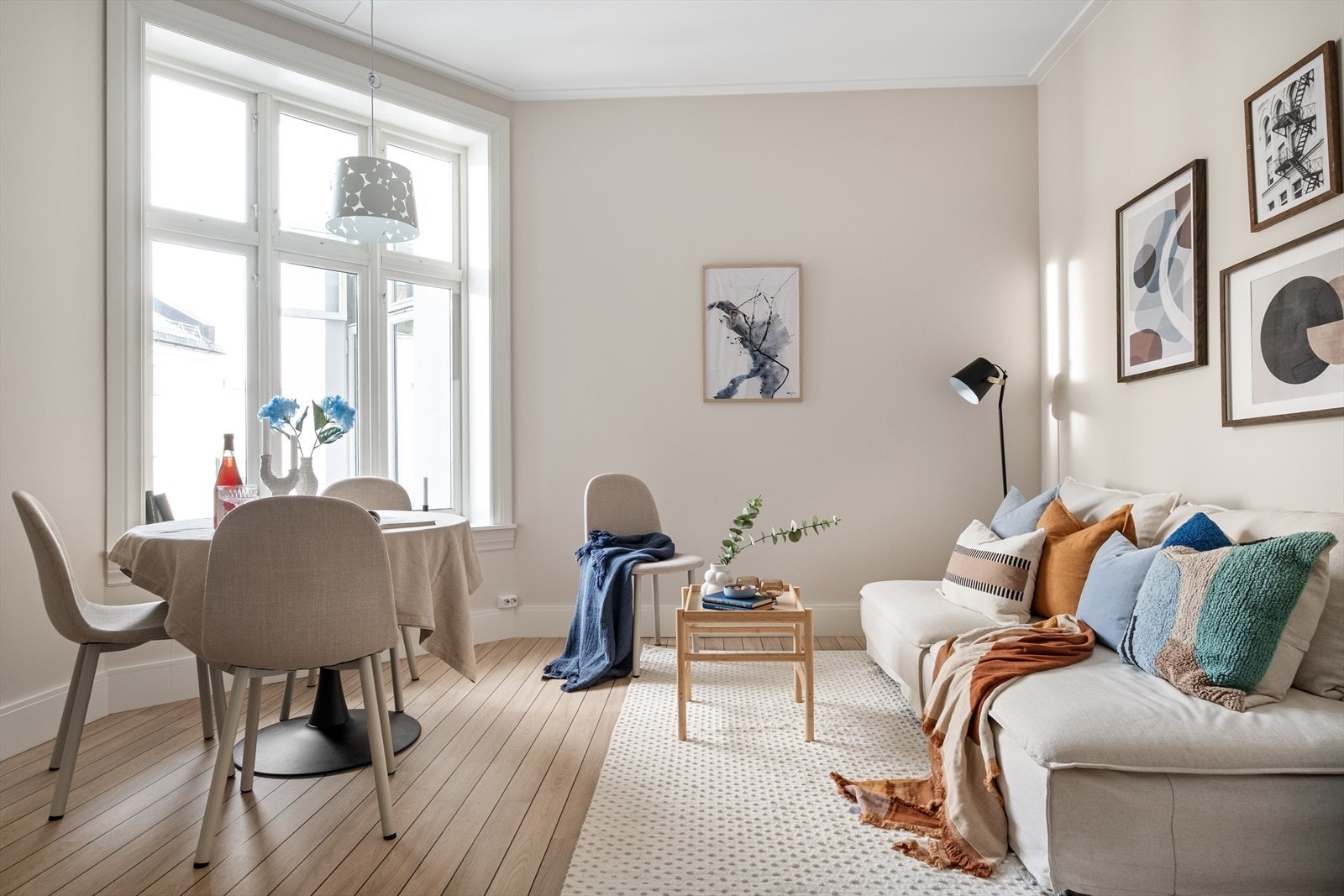 Velkommen til en hyggelig 1-roms leilighet med sentral og attraktiv beliggenhet på Bislett/Homansbyen. Husk visningspåmelding! Foto: Rullende Fotograf. Galleribilde