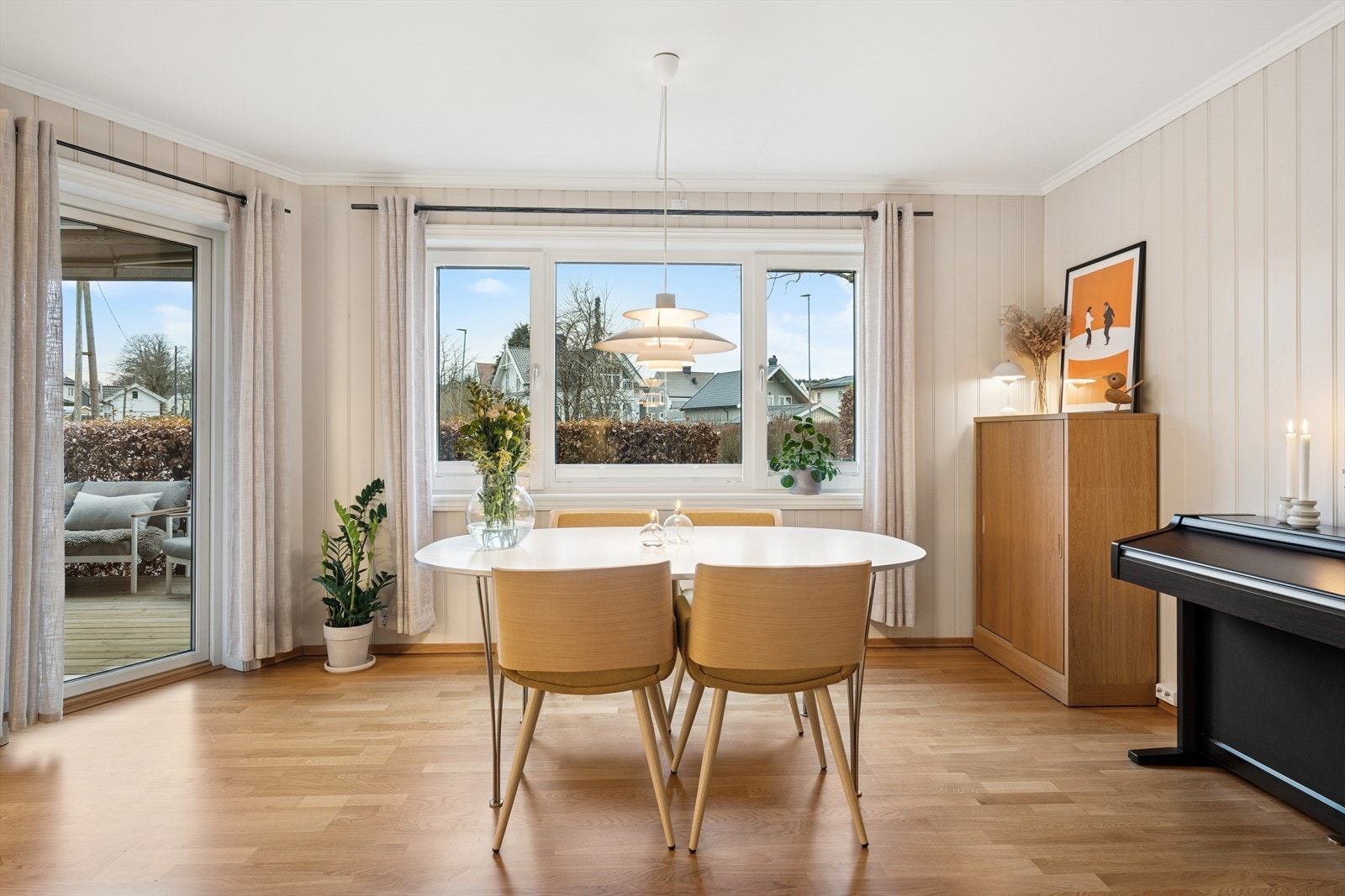 Det er naturlig plass for spisebord for å samle venner og familie. Galleribilde