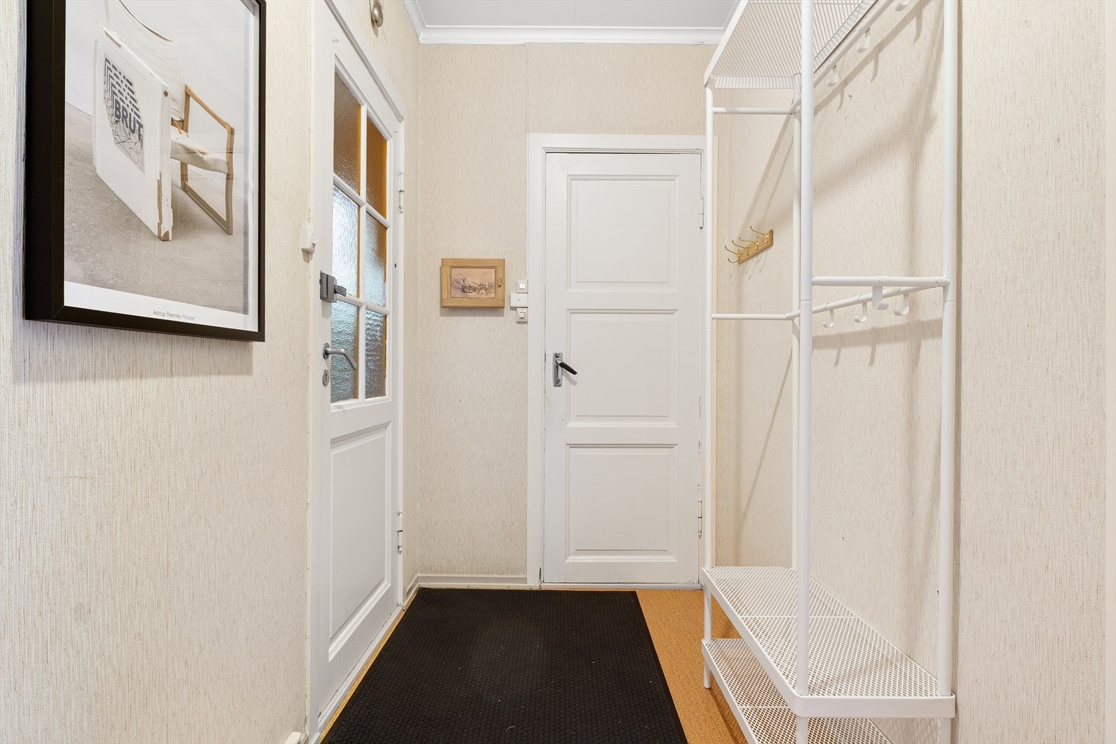 - Felleskostnader er 1.800 kr pr. mnd. og inkluderer felles byggforsikring samt felles drift og generelt vedlikehold - Galleribilde