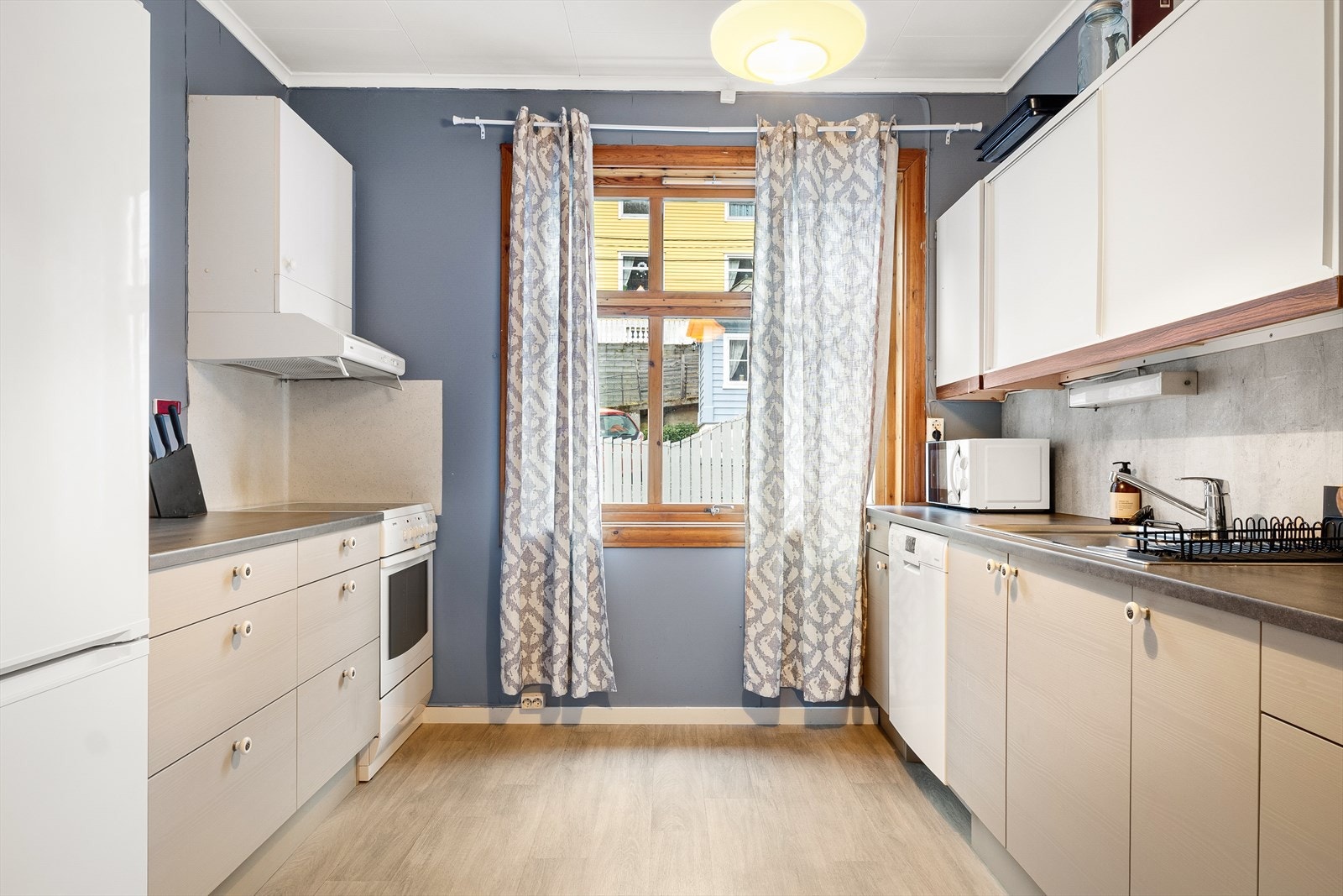 - Kjøkkenet måler 9,2m² og er separat - Galleribilde