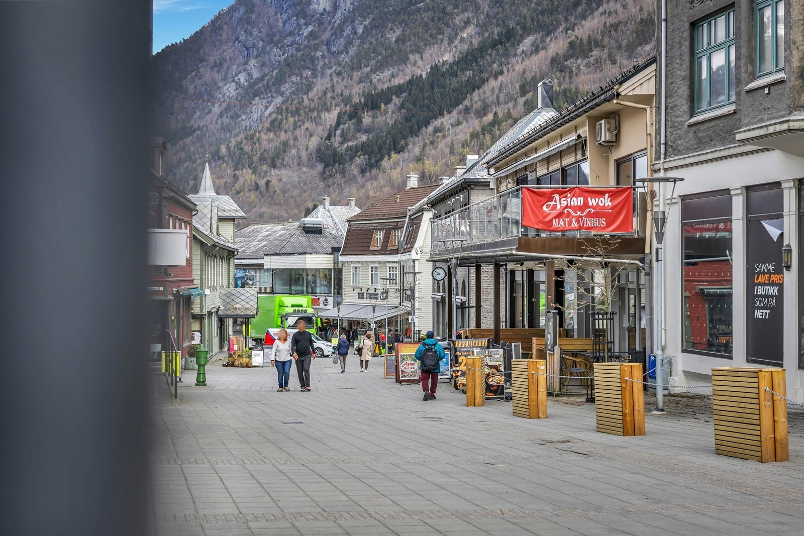 - Odda er et aktivt regionsenter i Hardanger med et bredt tilbud av servicetilbud, handel og fritidsaktiviteter - Galleribilde