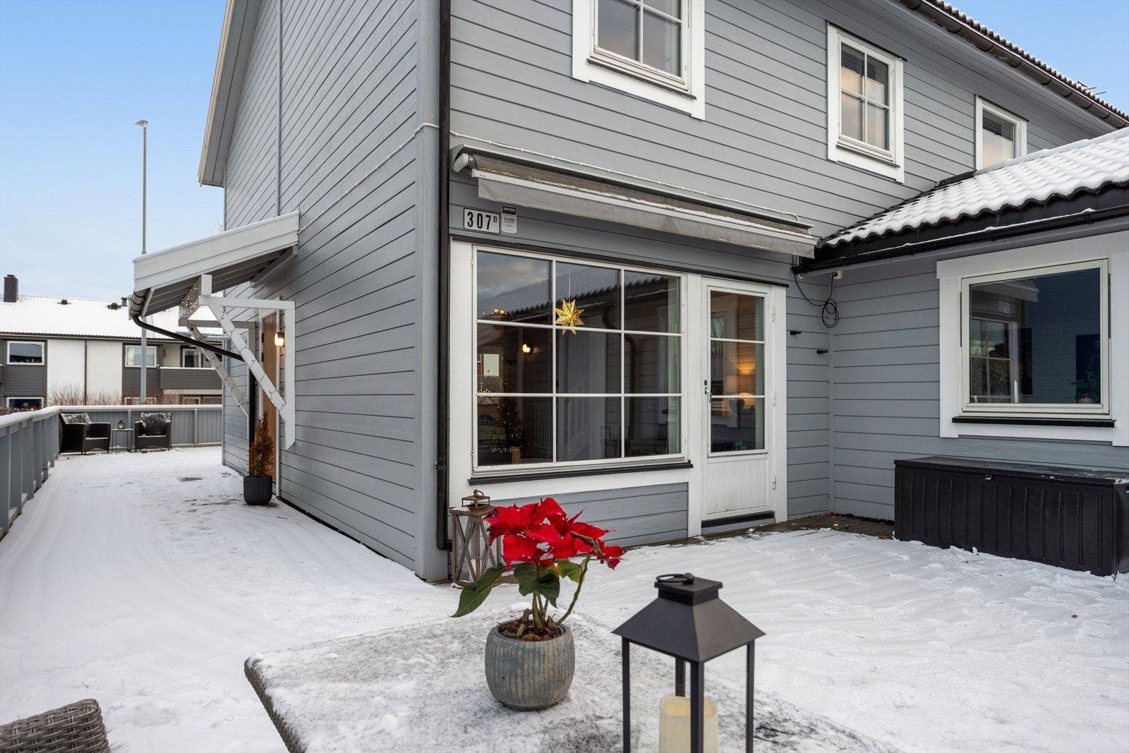 Terrassedør fra stuen ut mot terrassen Galleribilde