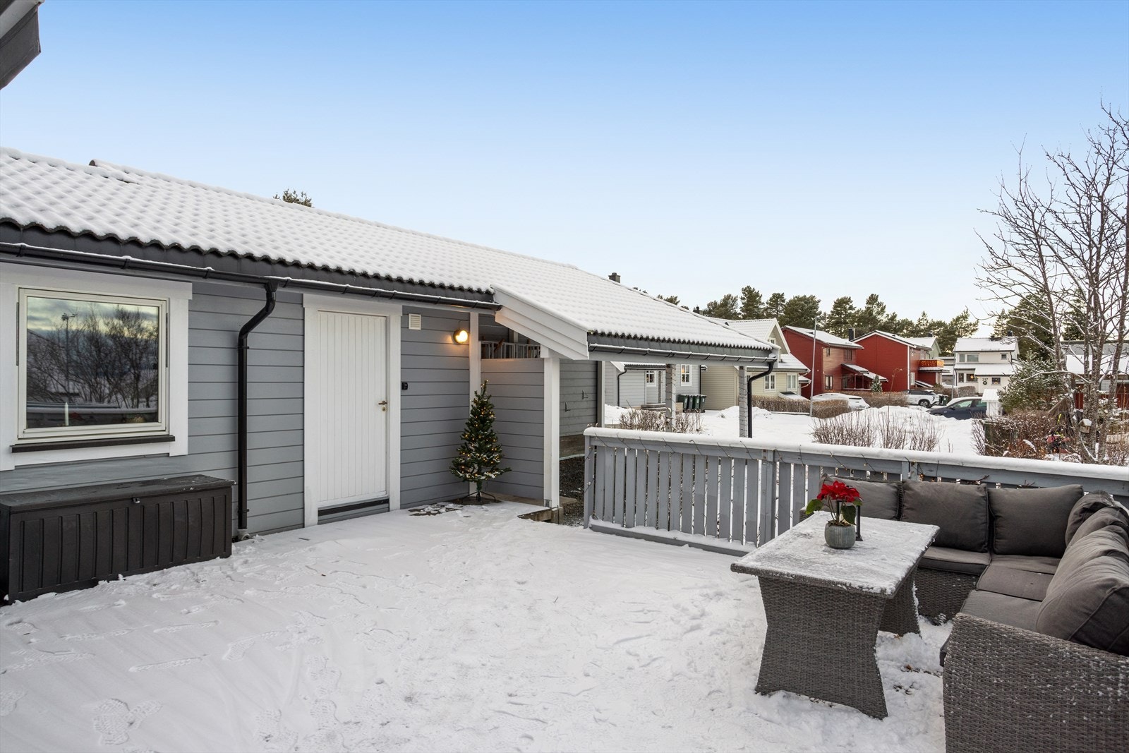 Inngang til isolert sportsbod ved terrassen Galleribilde