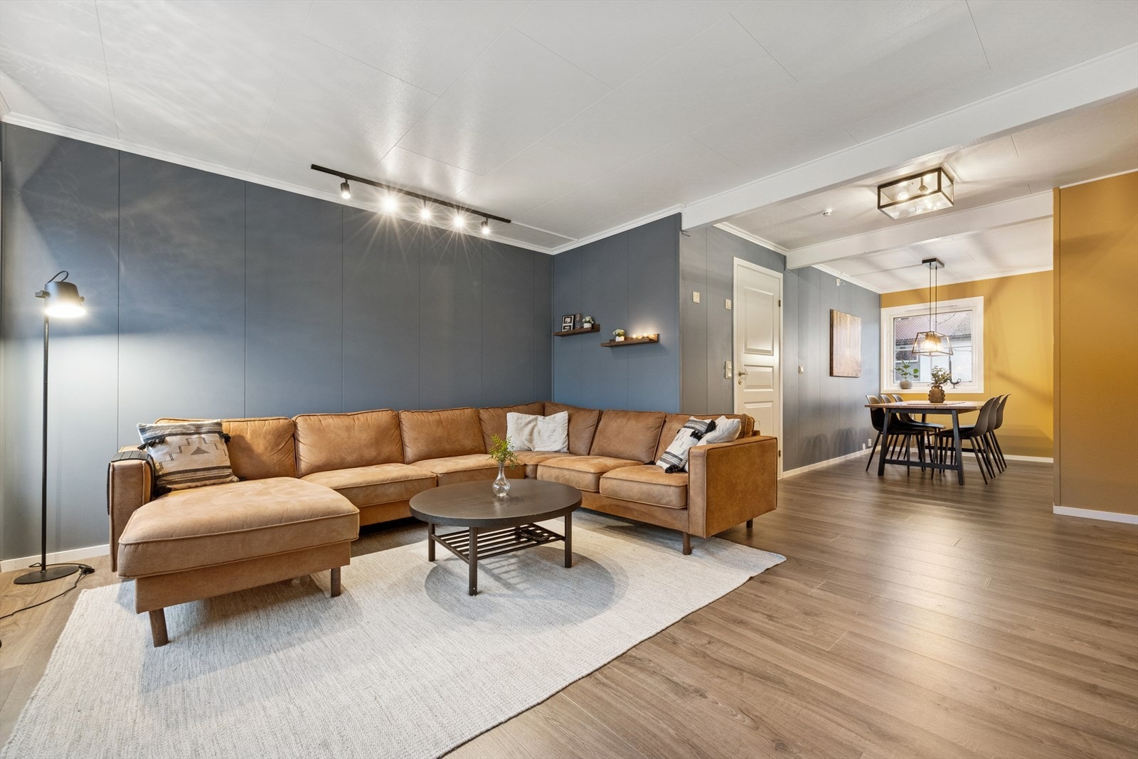 Åpen løsning mot spisestuen. Galleribilde