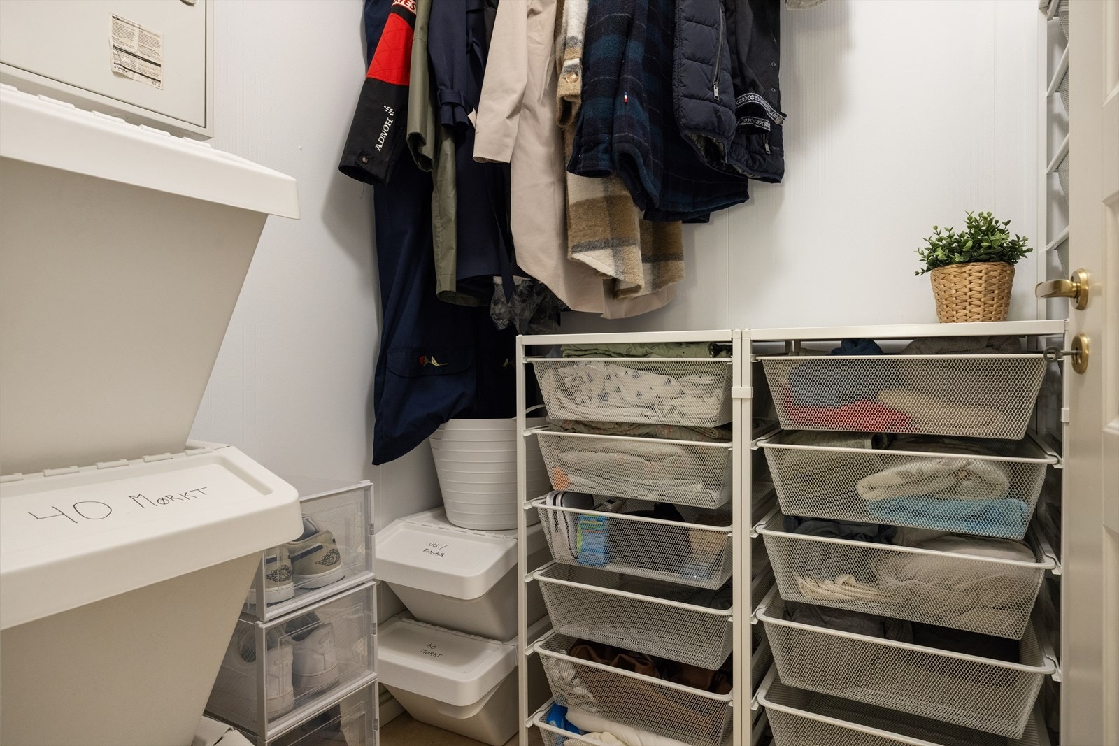 Garderoberom i 2. etasje. Galleribilde