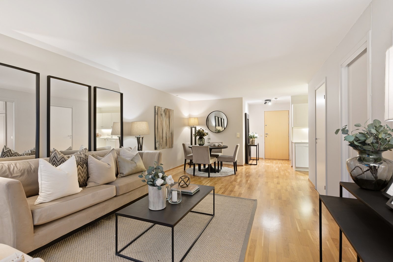 En Lys og pen 2 roms leilighet med attraktiv beliggenhet i Bogstadveien. Galleribilde