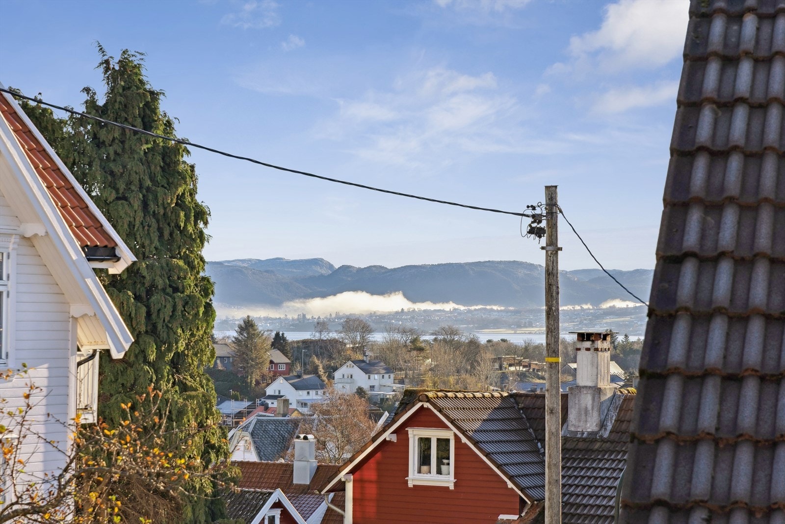 Boligen ligger fint til i et rolig og etablert boligområde på Storhaug. Galleribilde