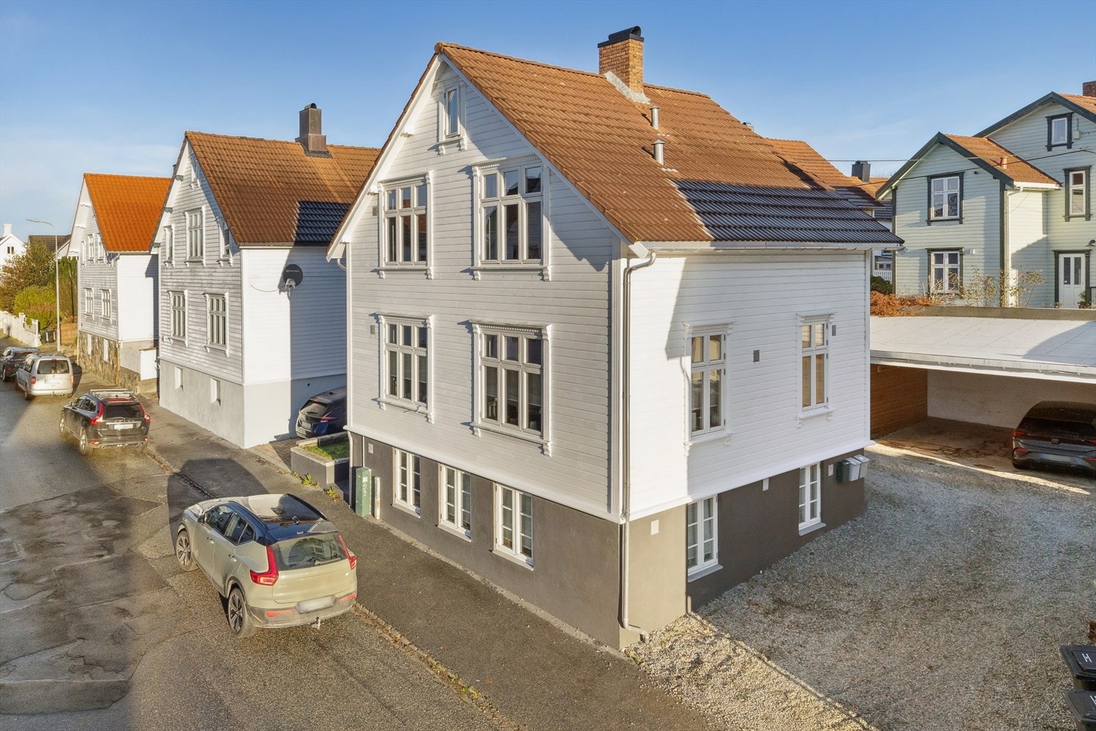 DNB Eiendom V/Tomas Hegre har gleden av å presentere Nymansveien 104 - En tiltalende halvpart av en tomannsbolig med sentral beliggenhet på Storhaug. Galleribilde