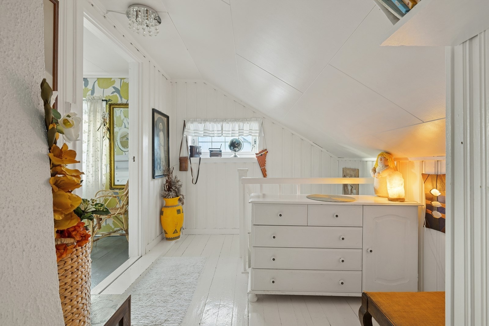 Trapperom med plass til oppbevaring. Galleribilde