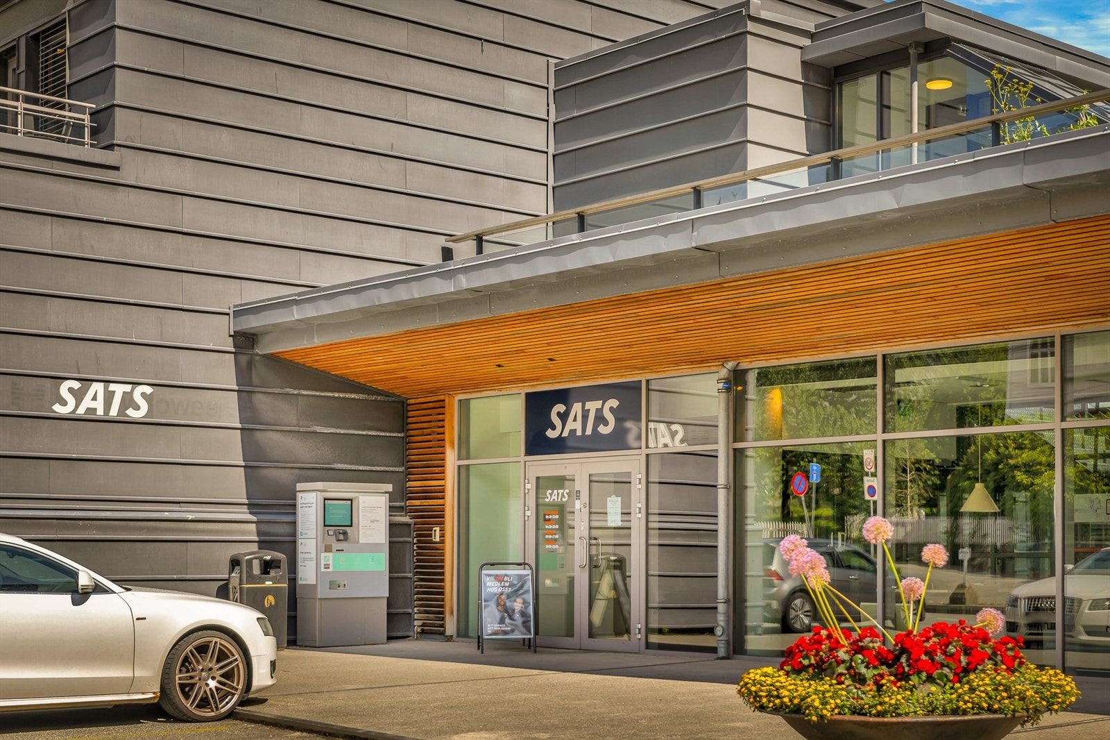 Det vil kun ta ca.10 minutter å gå til SATS treningssenter, ønsker du å kjøre så tilbyr de gratis parkering for medlemmer. Galleribilde