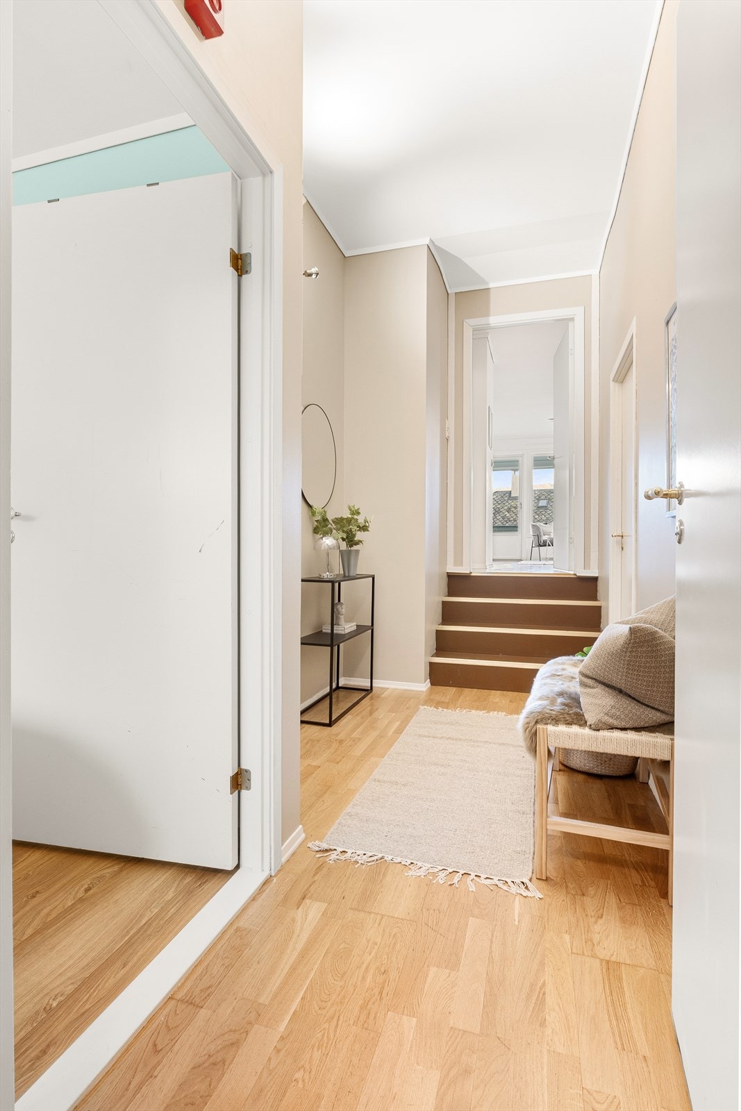 Første dør til venstre i entrè`n fører deg til hovedsoverommet. Galleribilde