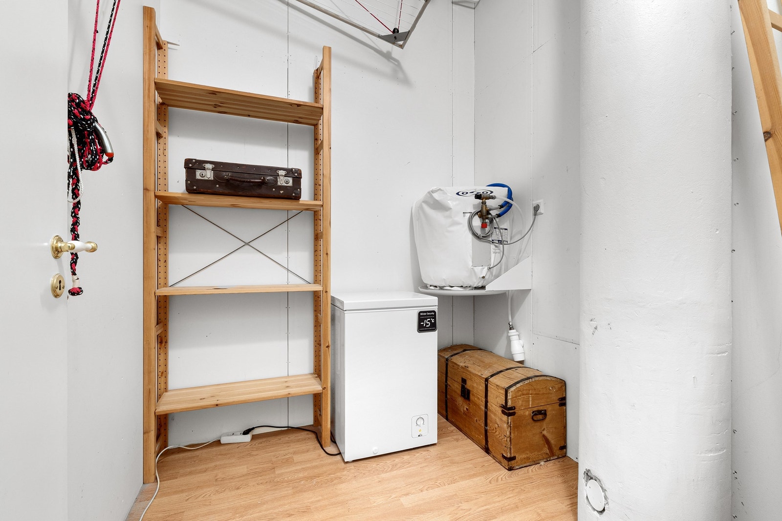 Det er både god størrelse og takhøyde i begge bodene. Galleribilde