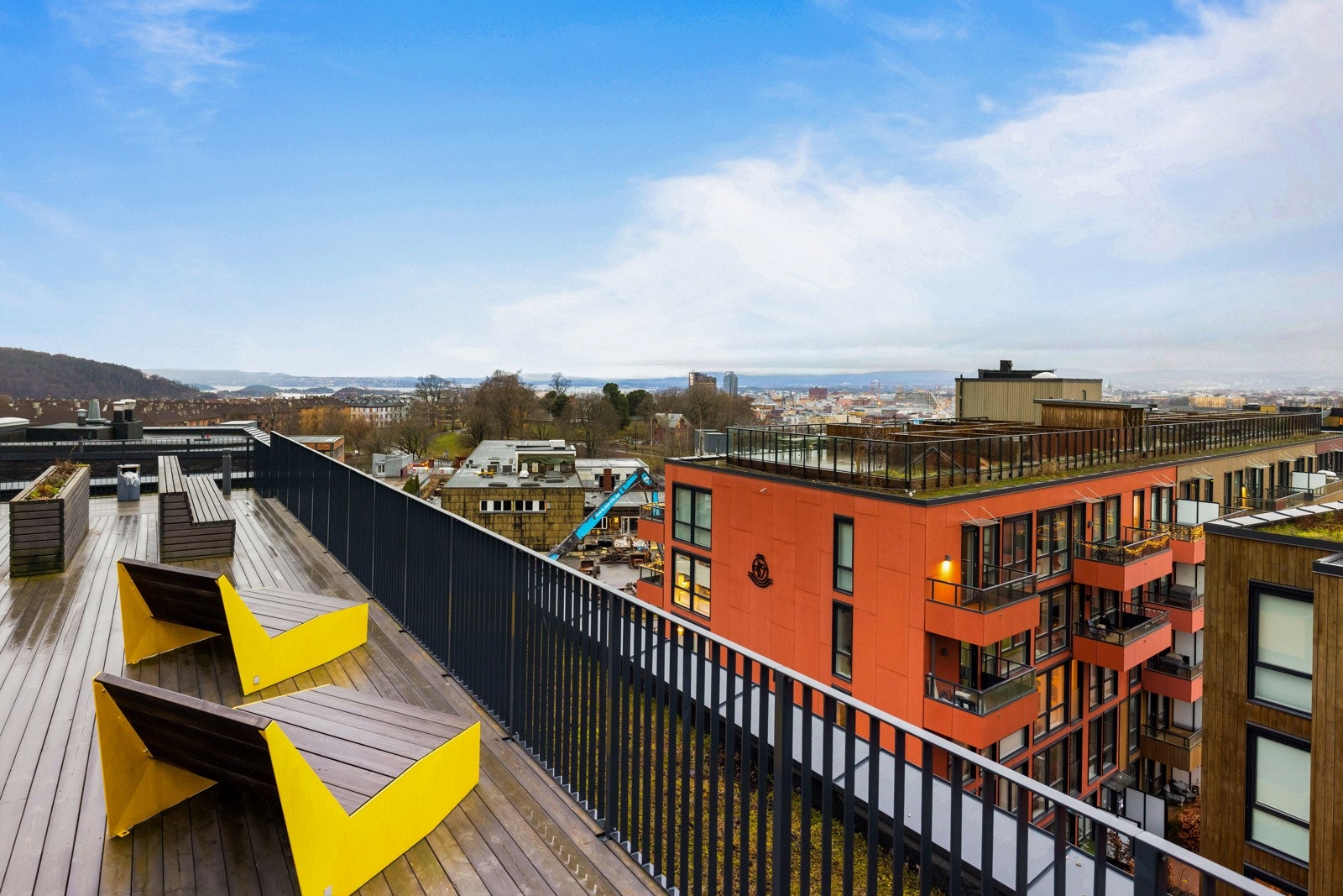 Sameiet har en flott, felles takterrasse som beboere kan benytte. En fin plass og samle større grupper. Galleribilde