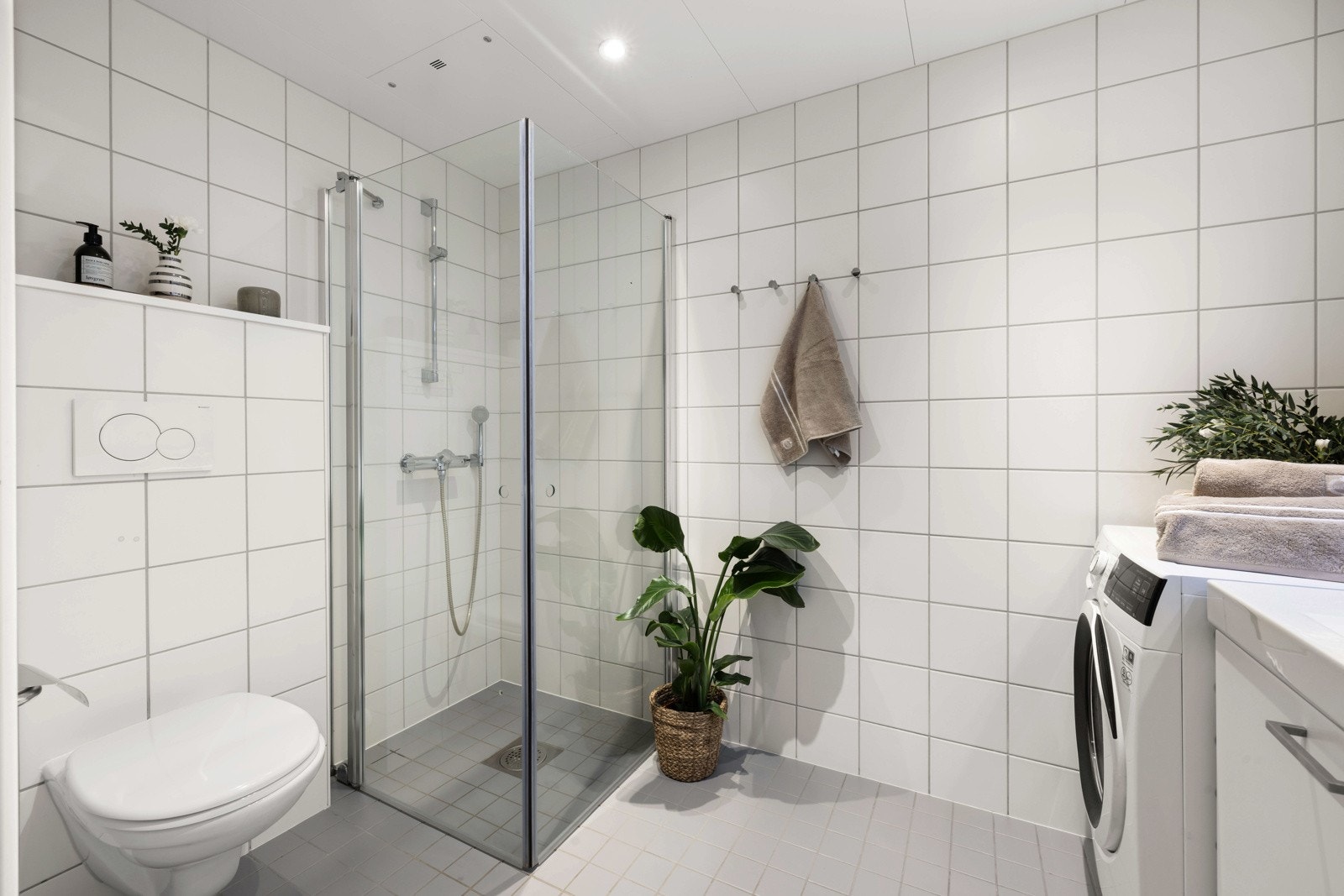 Det er balansert ventilasjon i rommet. Galleribilde