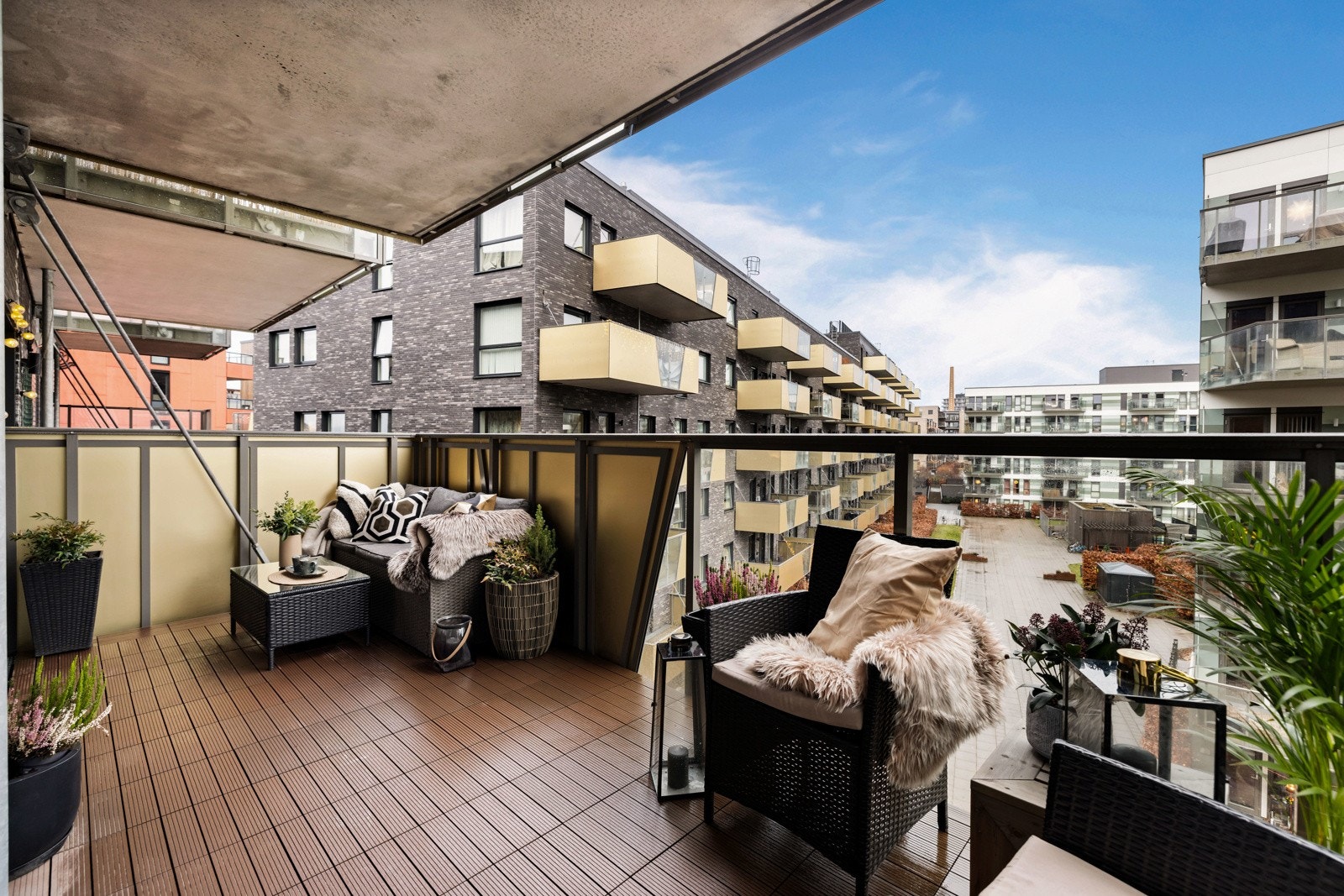 Fra hovedsoverommet er det utgang til en romslig balkong på ca. 11 kvm. Galleribilde