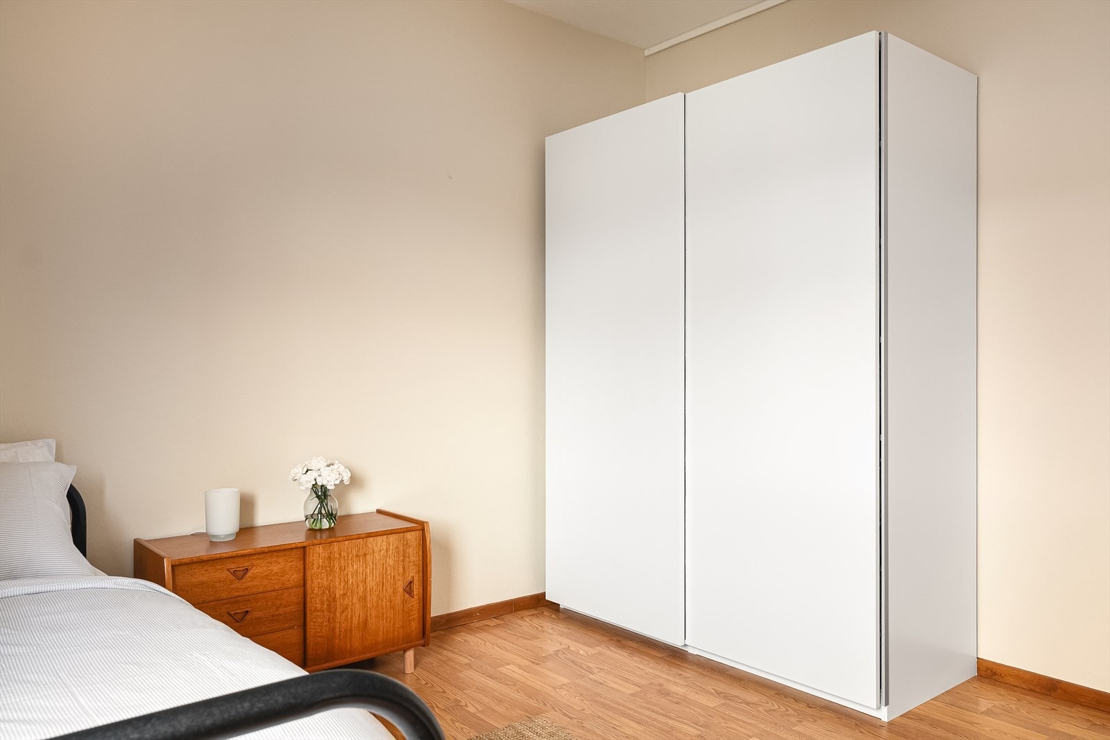 Soverom 2. Også her er det god plass til en stor garderobe. Galleribilde