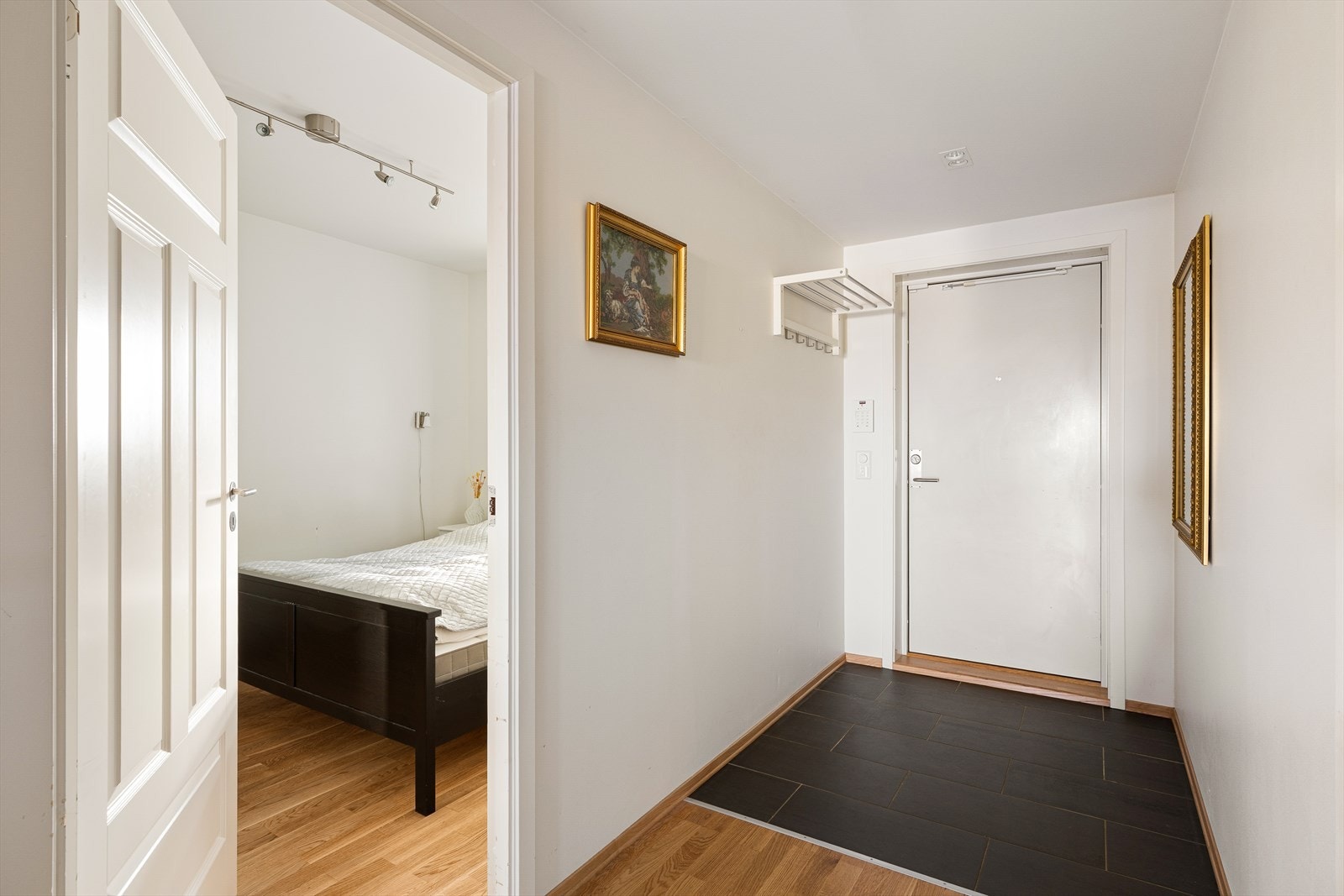 Mellomgang. Galleribilde