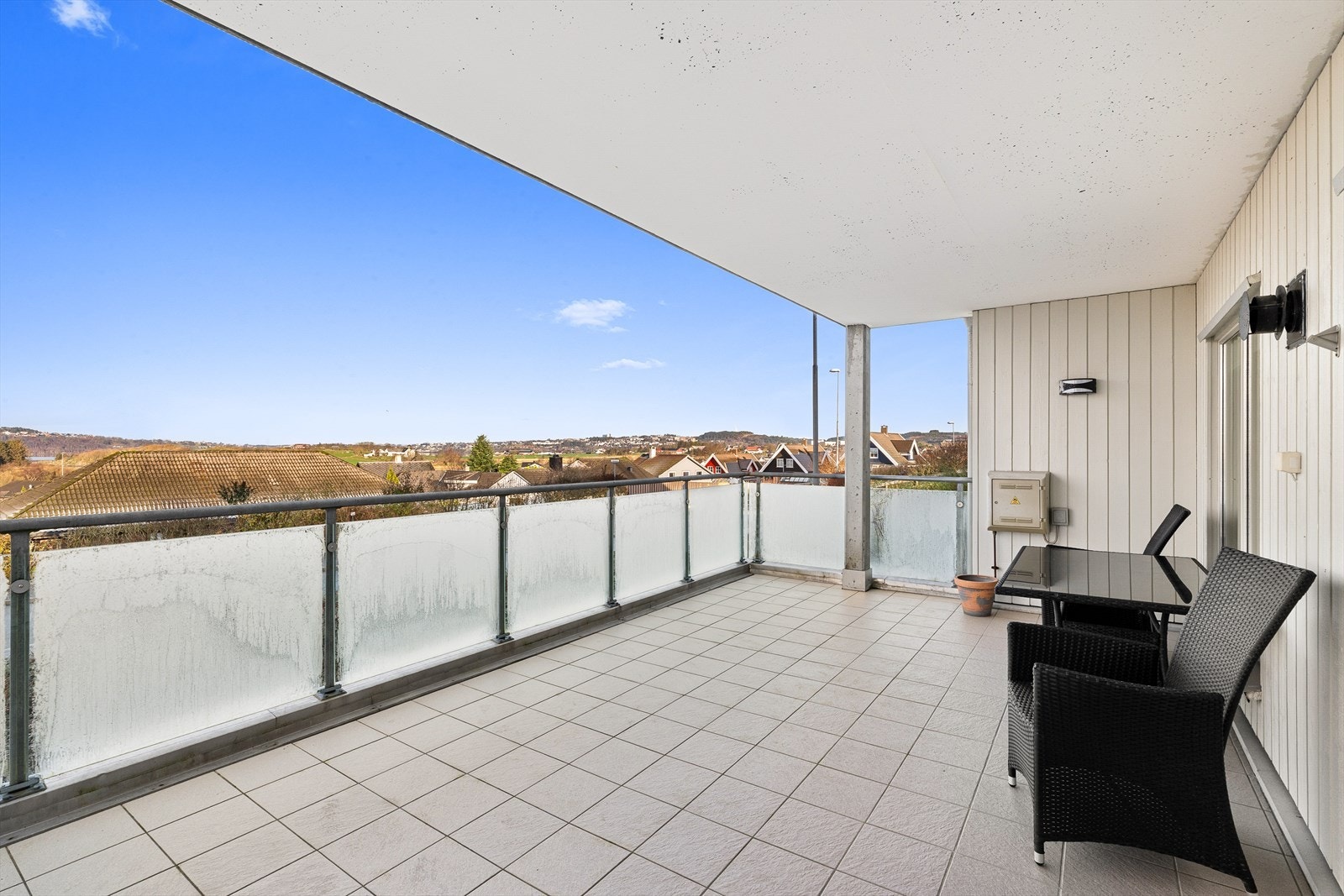 Det er meget romslig balkong med nydelig utsikt. Galleribilde