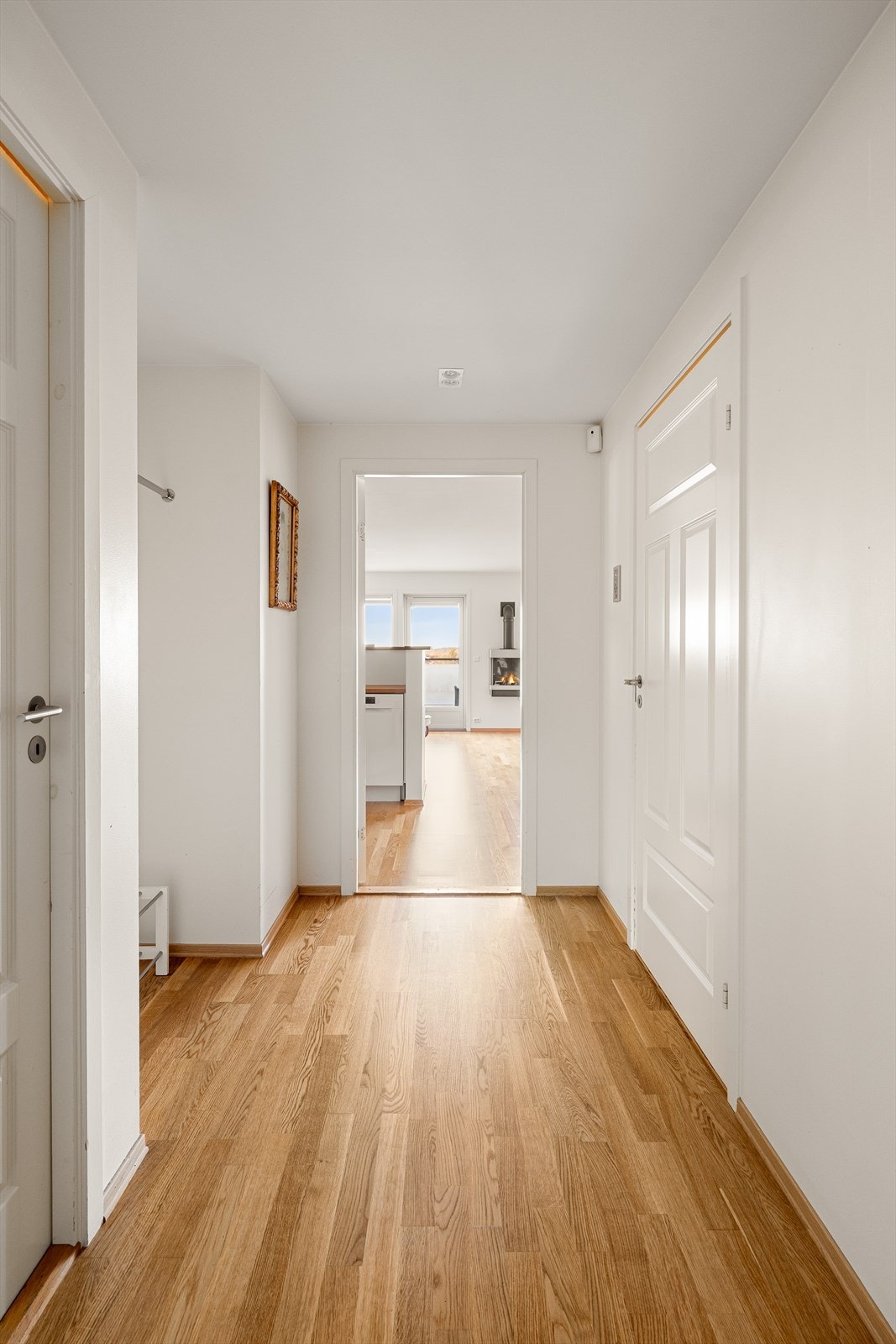 Det er garderobenisje for yttertøy og sko. Galleribilde