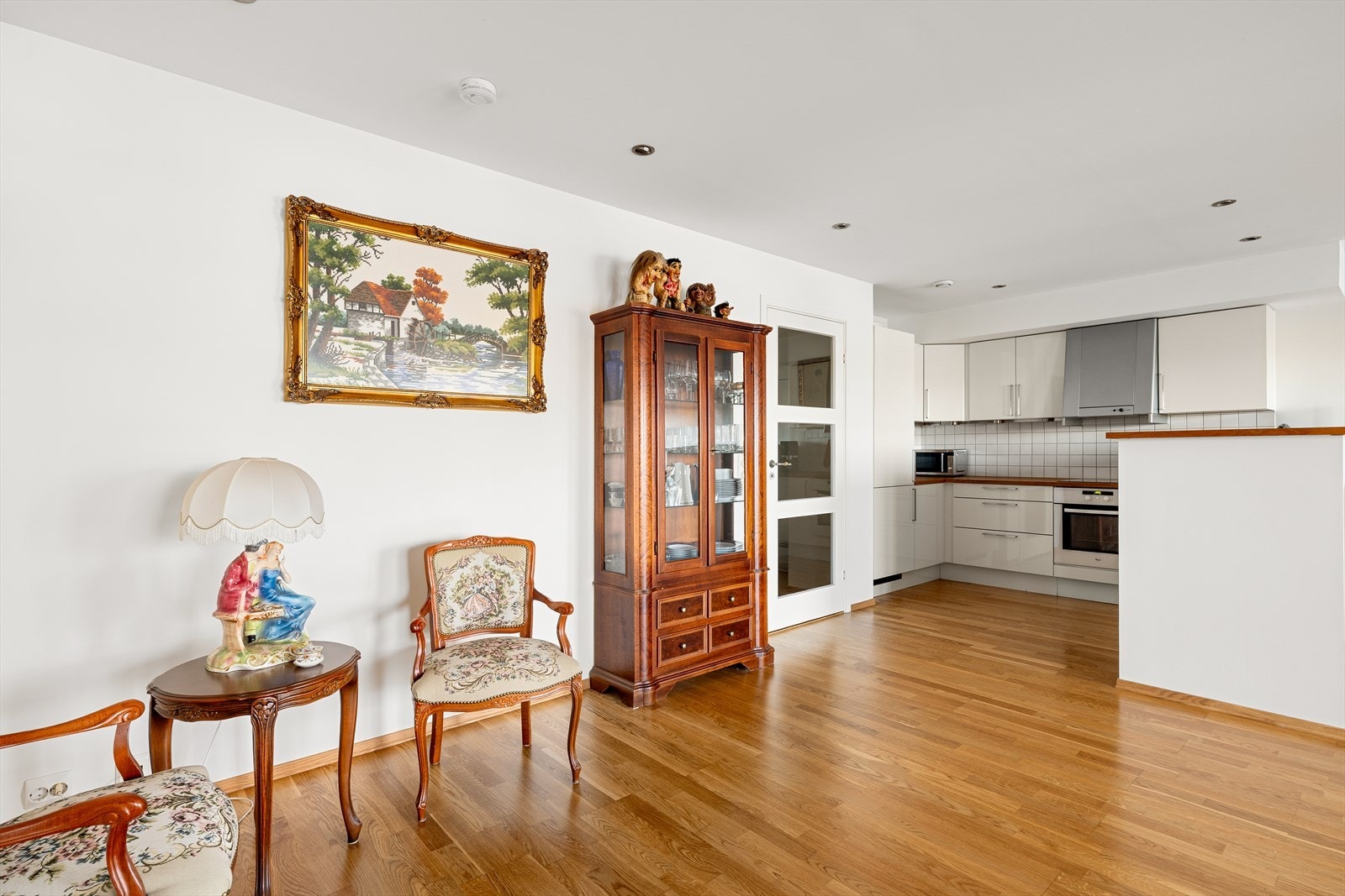 Det er spotligts i tak. Galleribilde