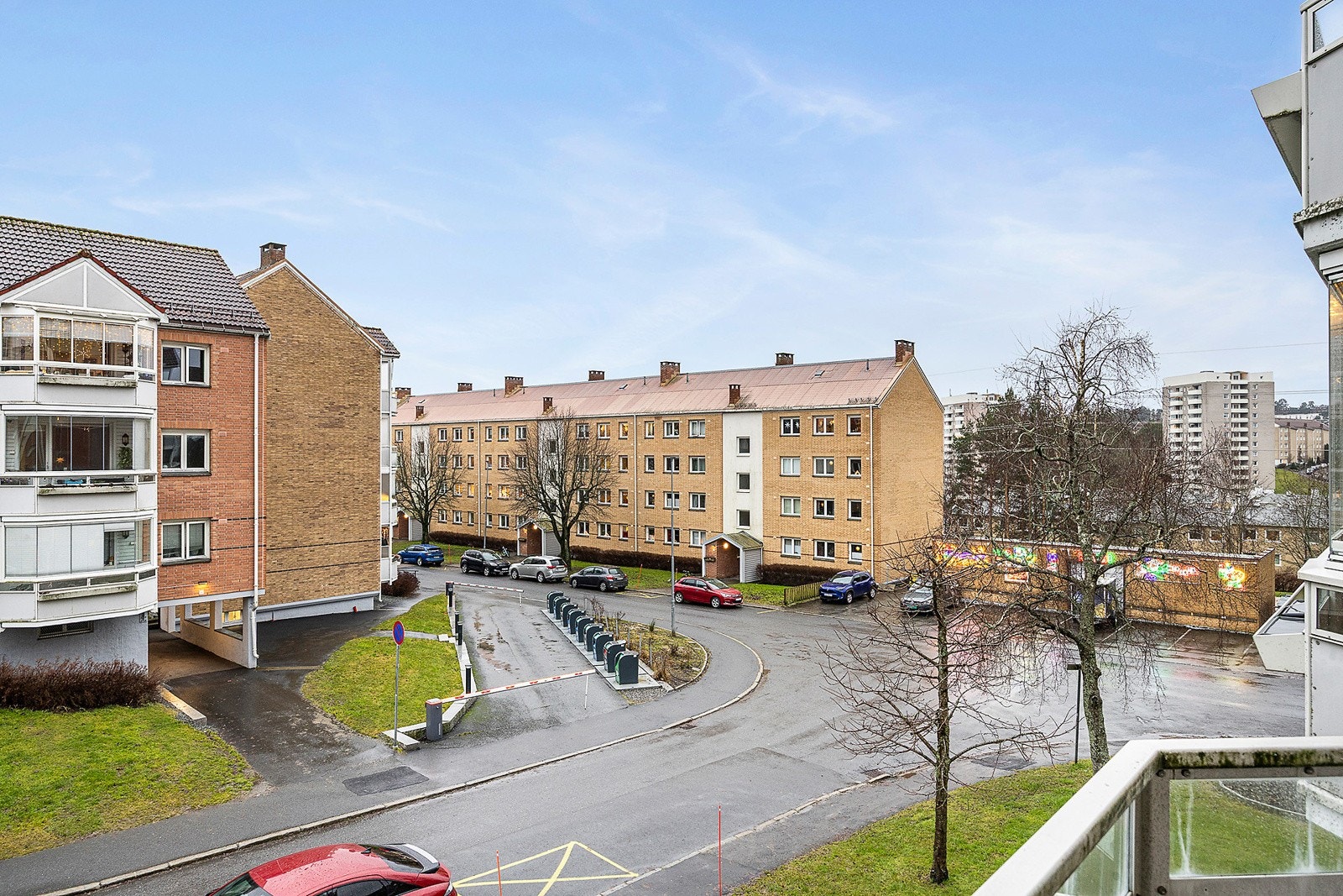 Utsyn fra balkongen. Svært hyggelig og veldrevet borettslag. Galleribilde