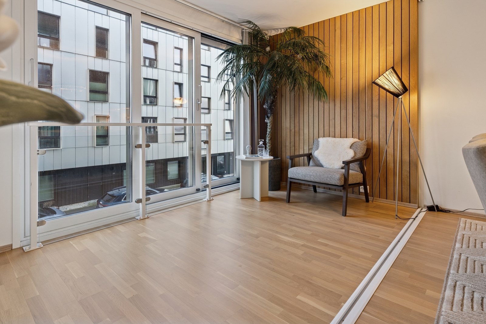 Hagestuen har fransk balkong med skyvdører som kan åpnes opp Galleribilde