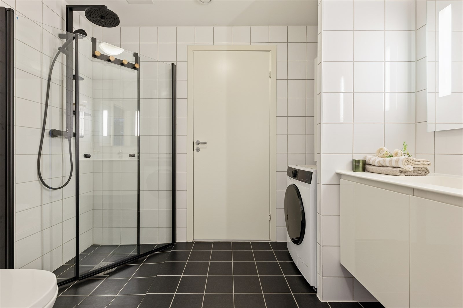 Flislagt baderom med vannbåren gulvvarme Galleribilde