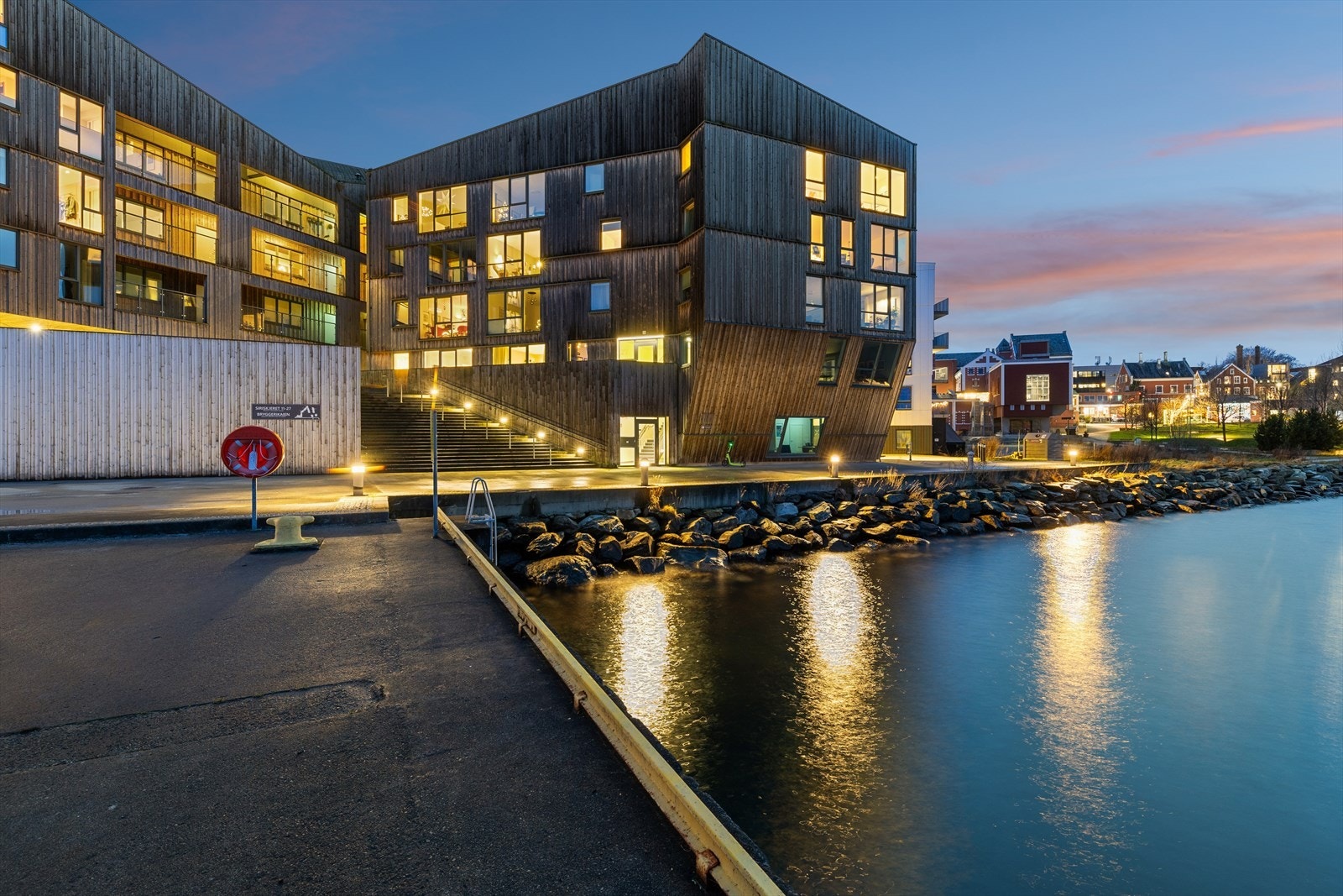 Sameiet ligger helt på bryggekanten i et attraktivt nabolag Galleribilde