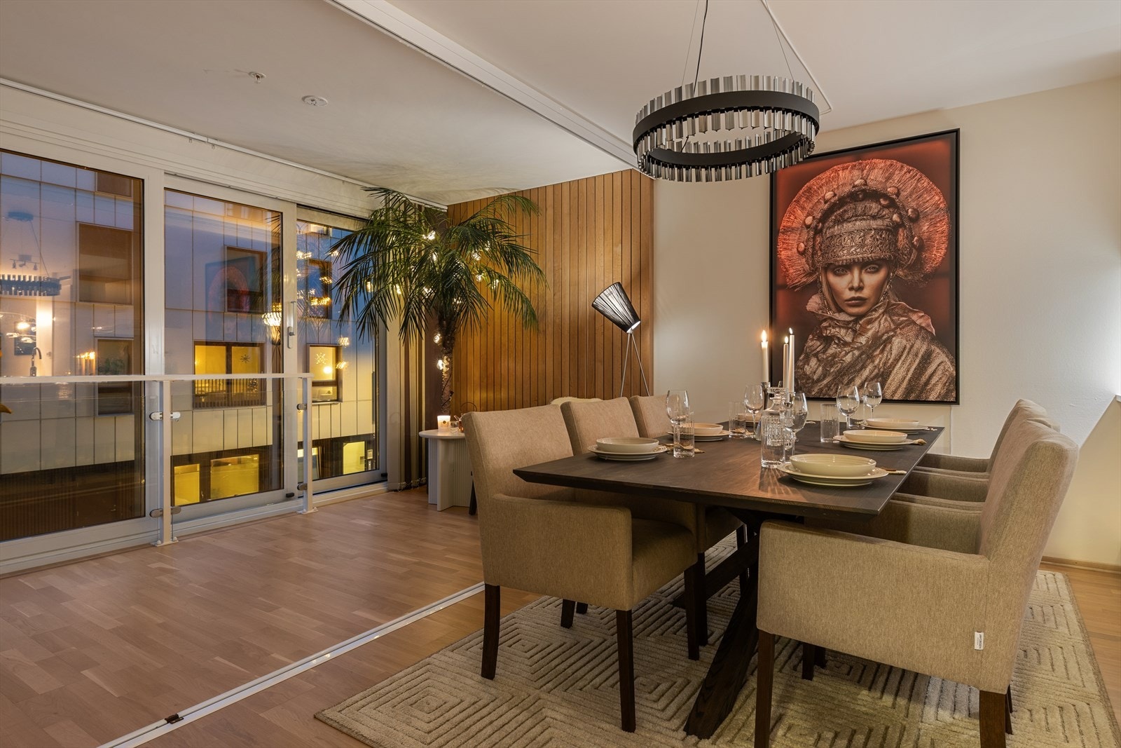 Leiligheten har en praktisk hagestue med fransk balkong og flere bruksmuligheter Galleribilde