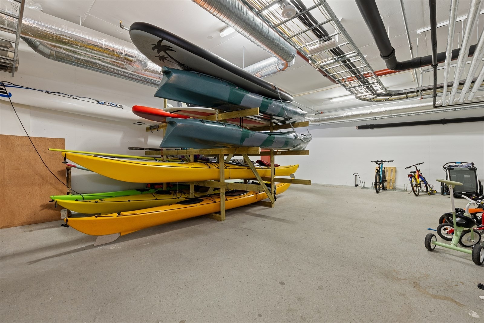 Samt kajakklagring (ledig plass per 19.12.2025) Galleribilde