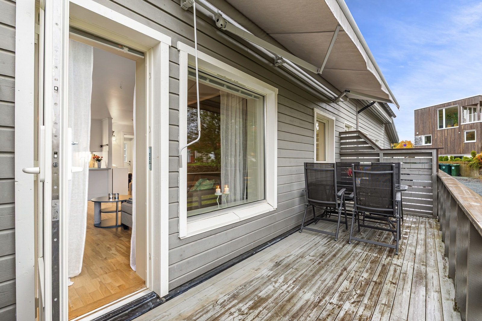 Balkongen er på hele 10,5 kvm og har god plass til sittegruppe og grill. Galleribilde