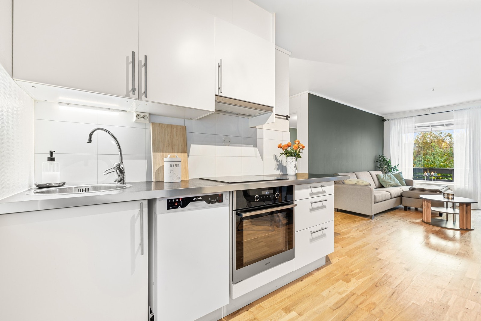 Hvitevarer kan medfølge i handelen om ønskelig. Galleribilde