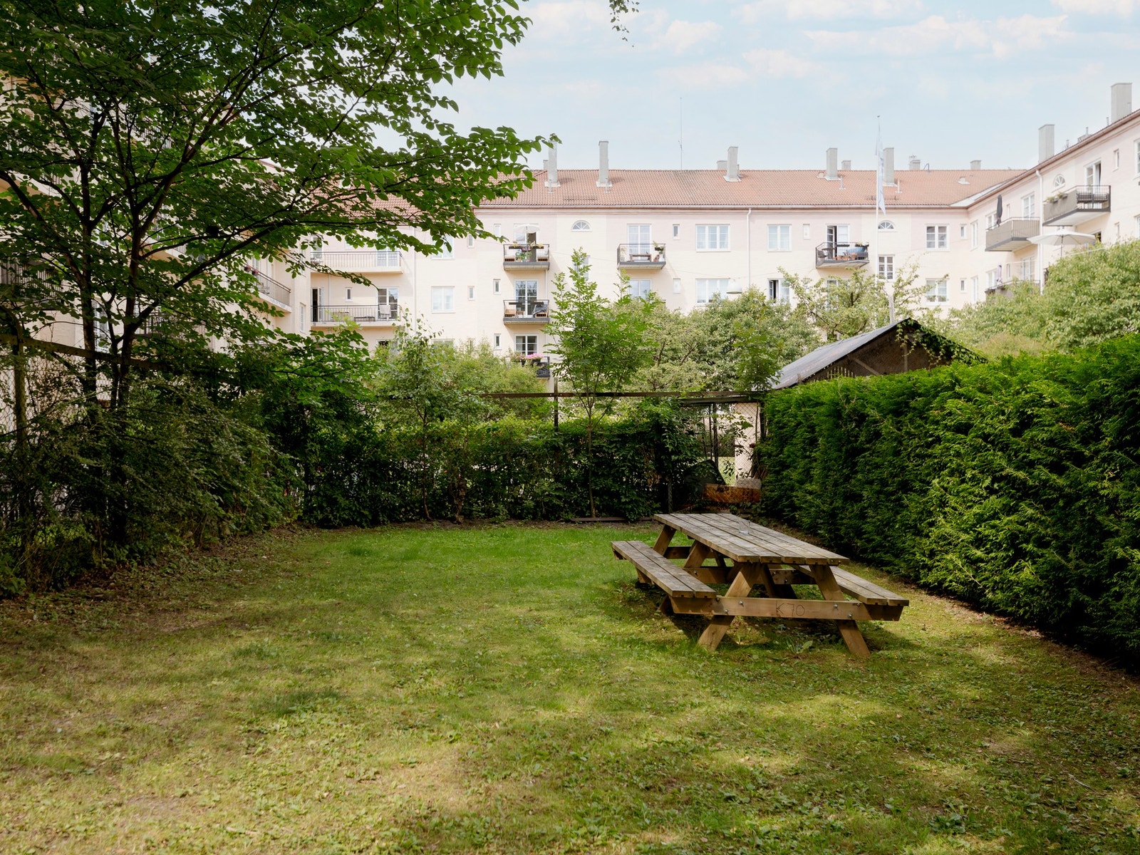 Sameiet har en skjermet bakgård til bruk for beboerne. Galleribilde