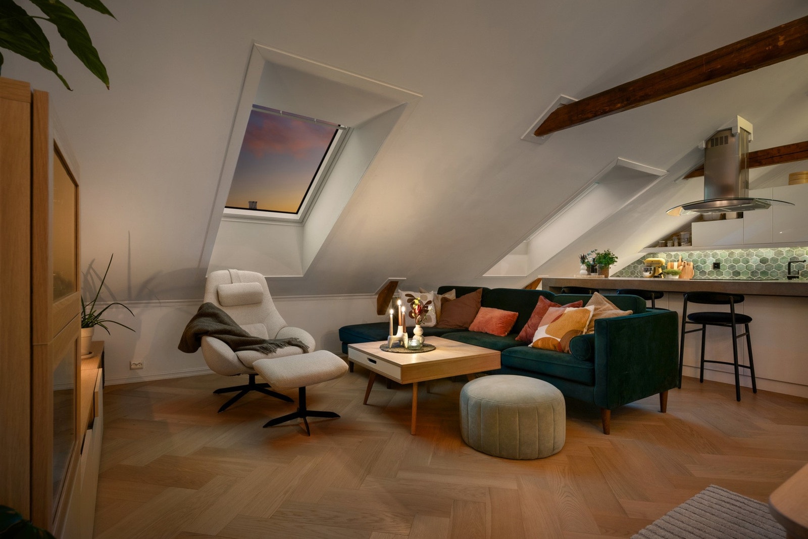 Her er det god plass til sofagruppe med plass til øvrig stuemøblement. Galleribilde
