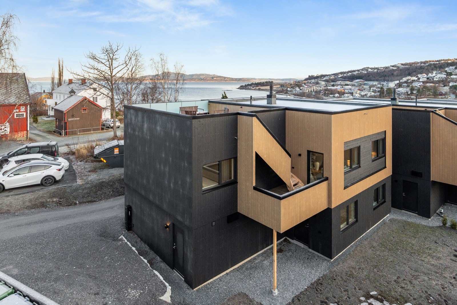 Boligen ligger i et rolig boligområde, perfekt for barnefamilier. Galleribilde