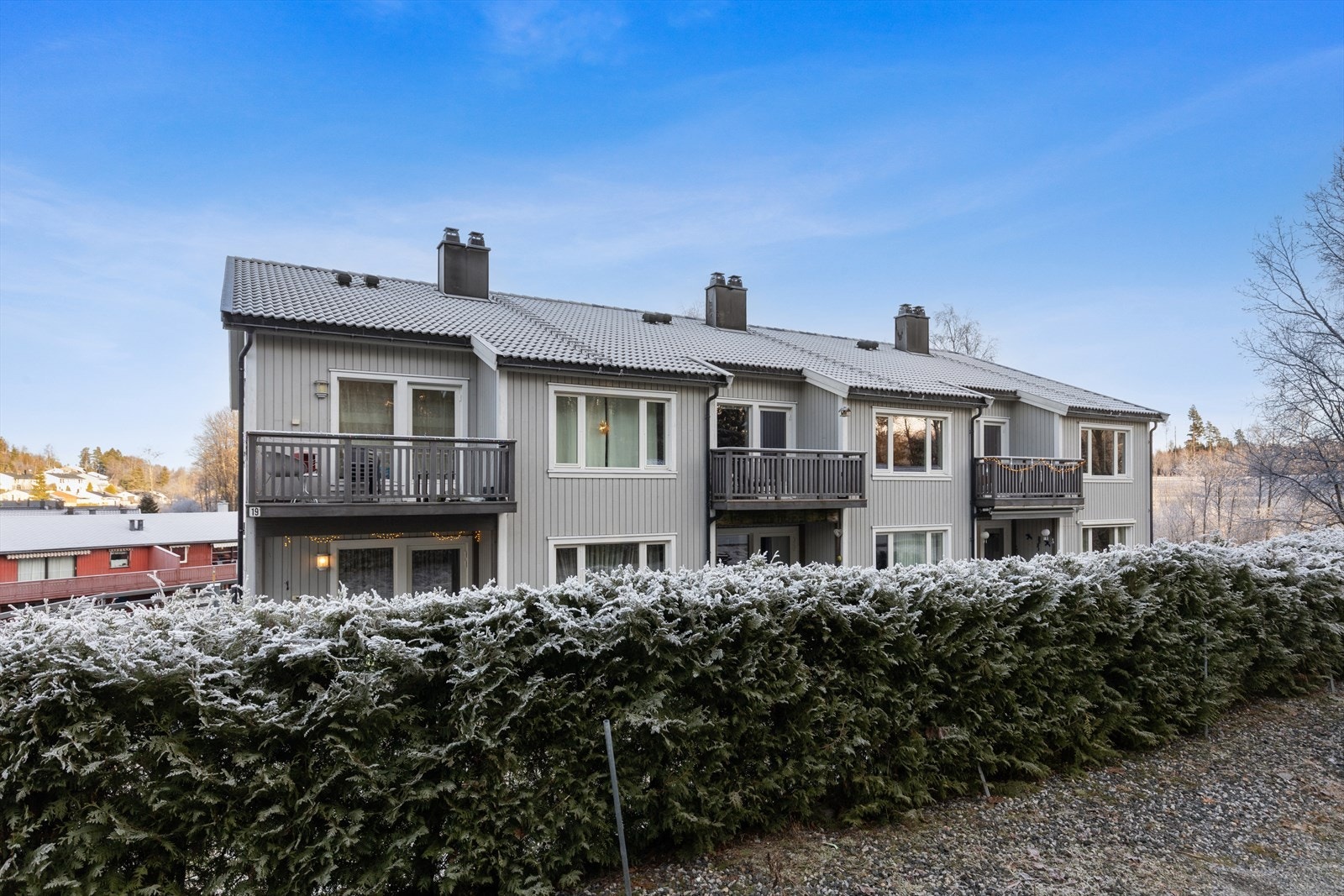 Bolig i en rolig blindgate med nærhet til naturskjønne områder av skog og mark med flotte turmuligheter året rundt. Galleribilde