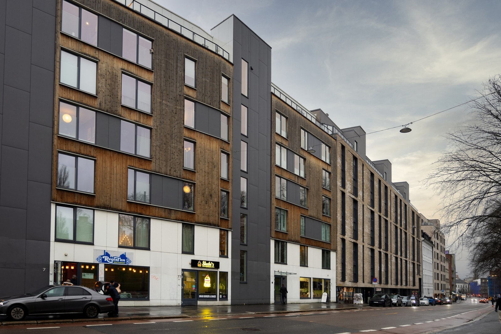 Leiligheten ligger i Hollenderkvartalet, et trekantformet kvartal på Grønland/Gamlebyen. Galleribilde