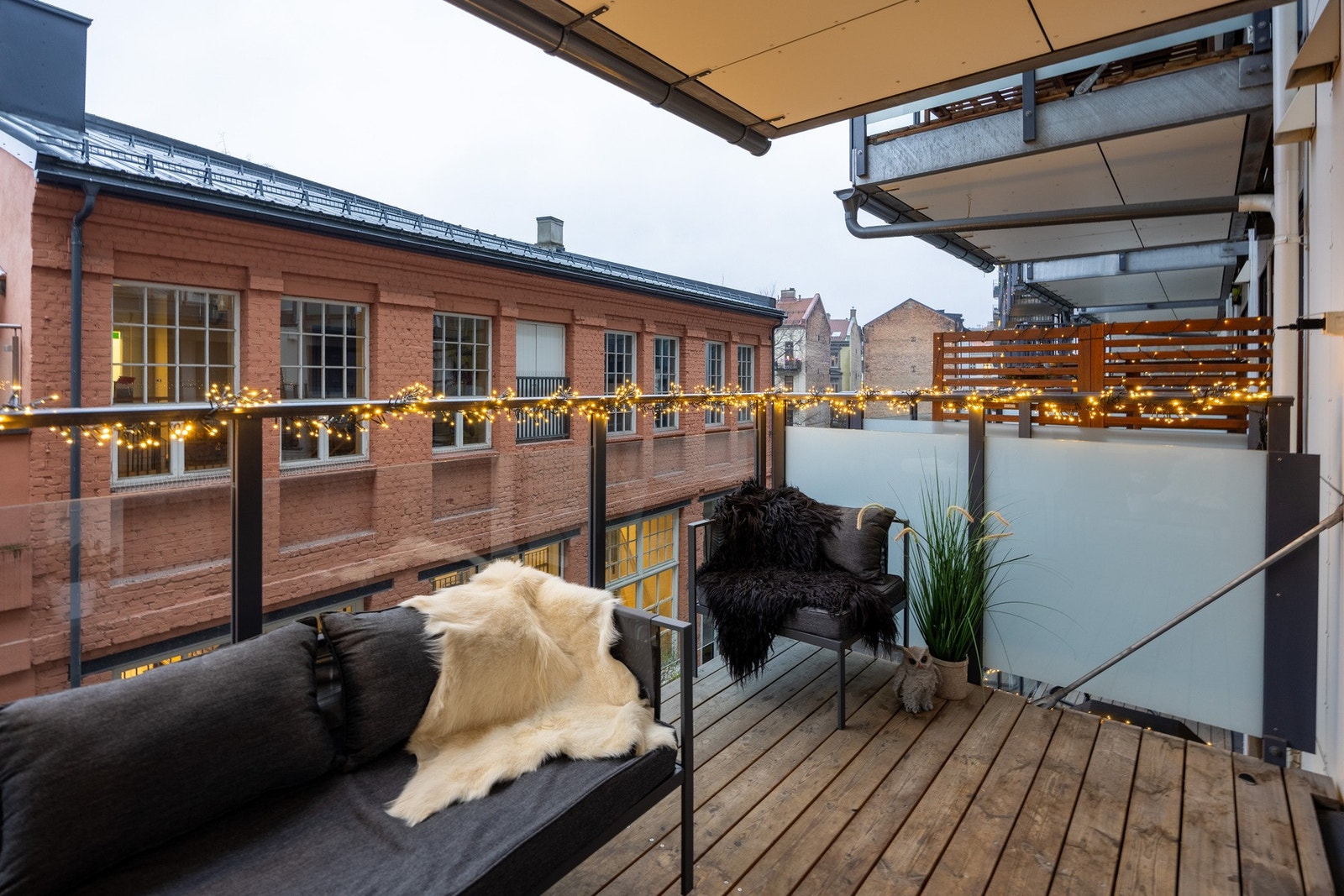 Moderne standard, praktisk planløsning, heis og solrik vestvendt balkong. Galleribilde