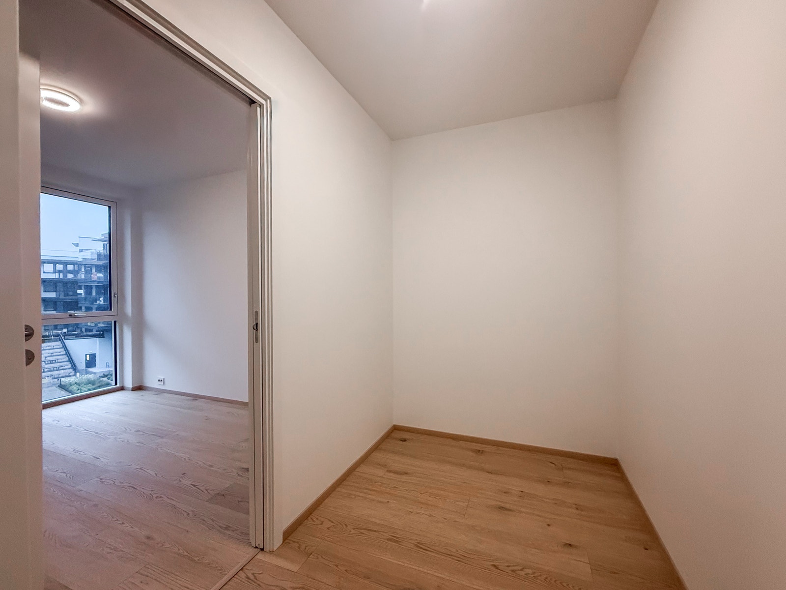 med walk in closet/ bod Galleribilde