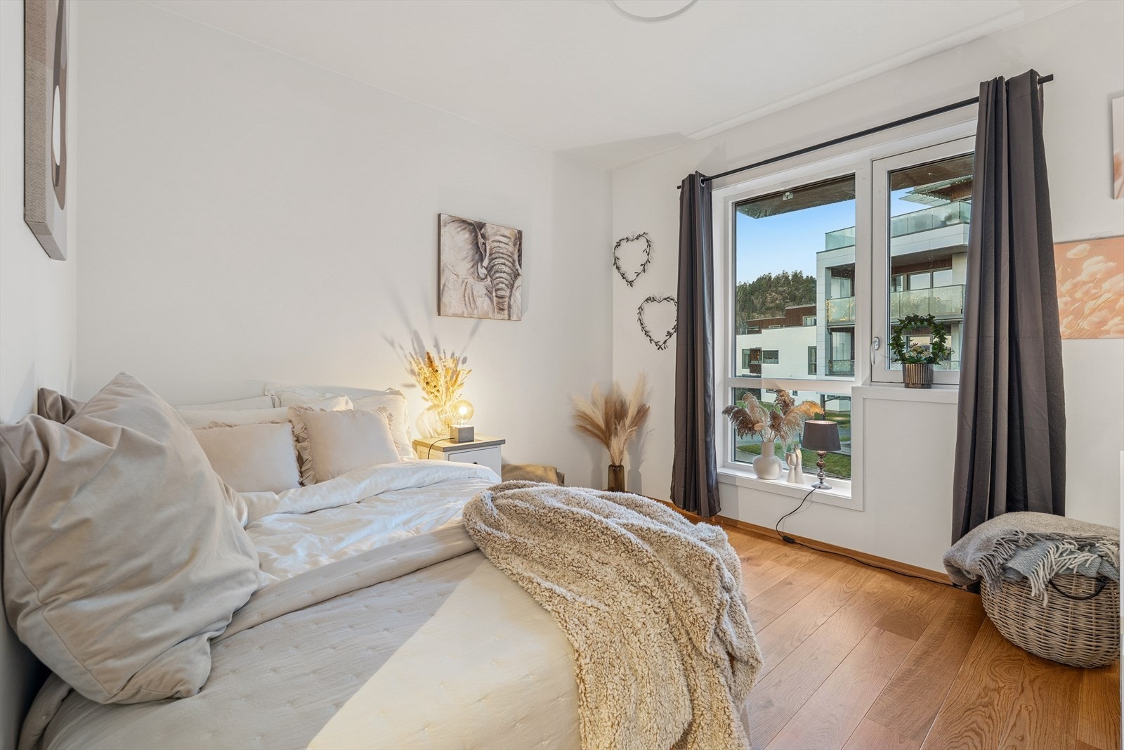 Det andre soverommet er også av god størrelse og passer godt som barnerom, gjesterom, kontor eller en ekstra tv-stue. Galleribilde