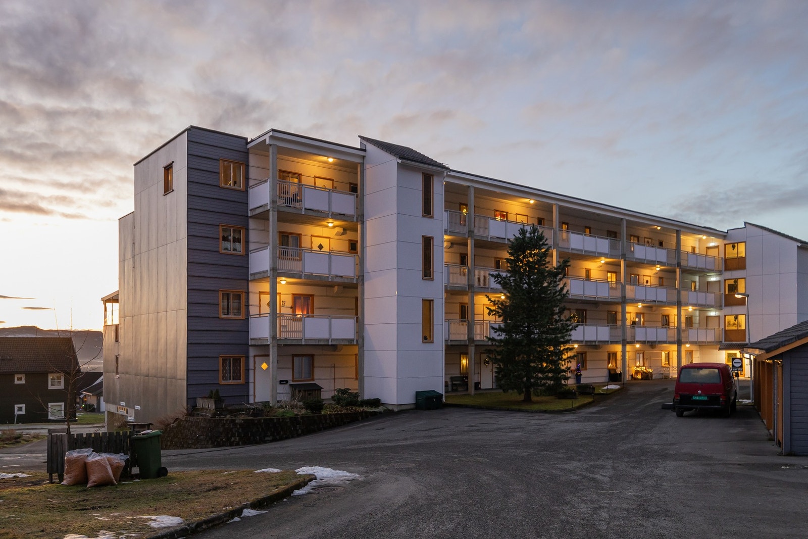 Fint og rolig sameie i et populært område. Bra med utvendig gjesteparkering også. Galleribilde