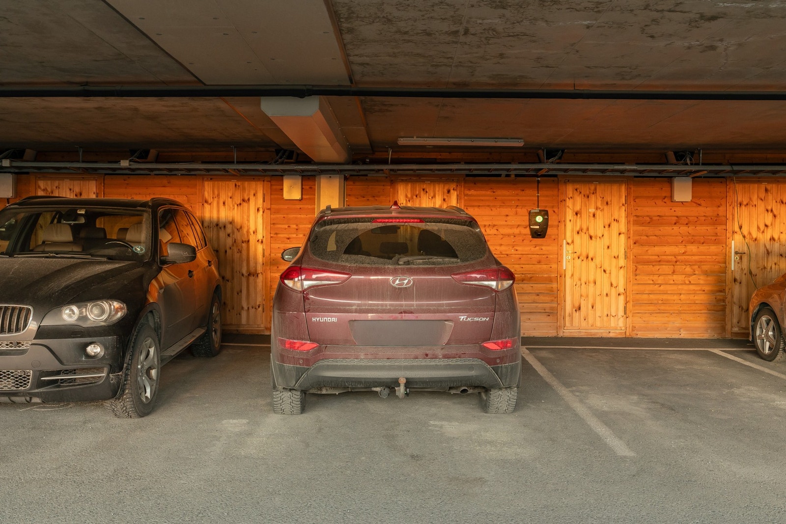 Egen p-plass i garasjeanlegg under leilighetene. Galleribilde