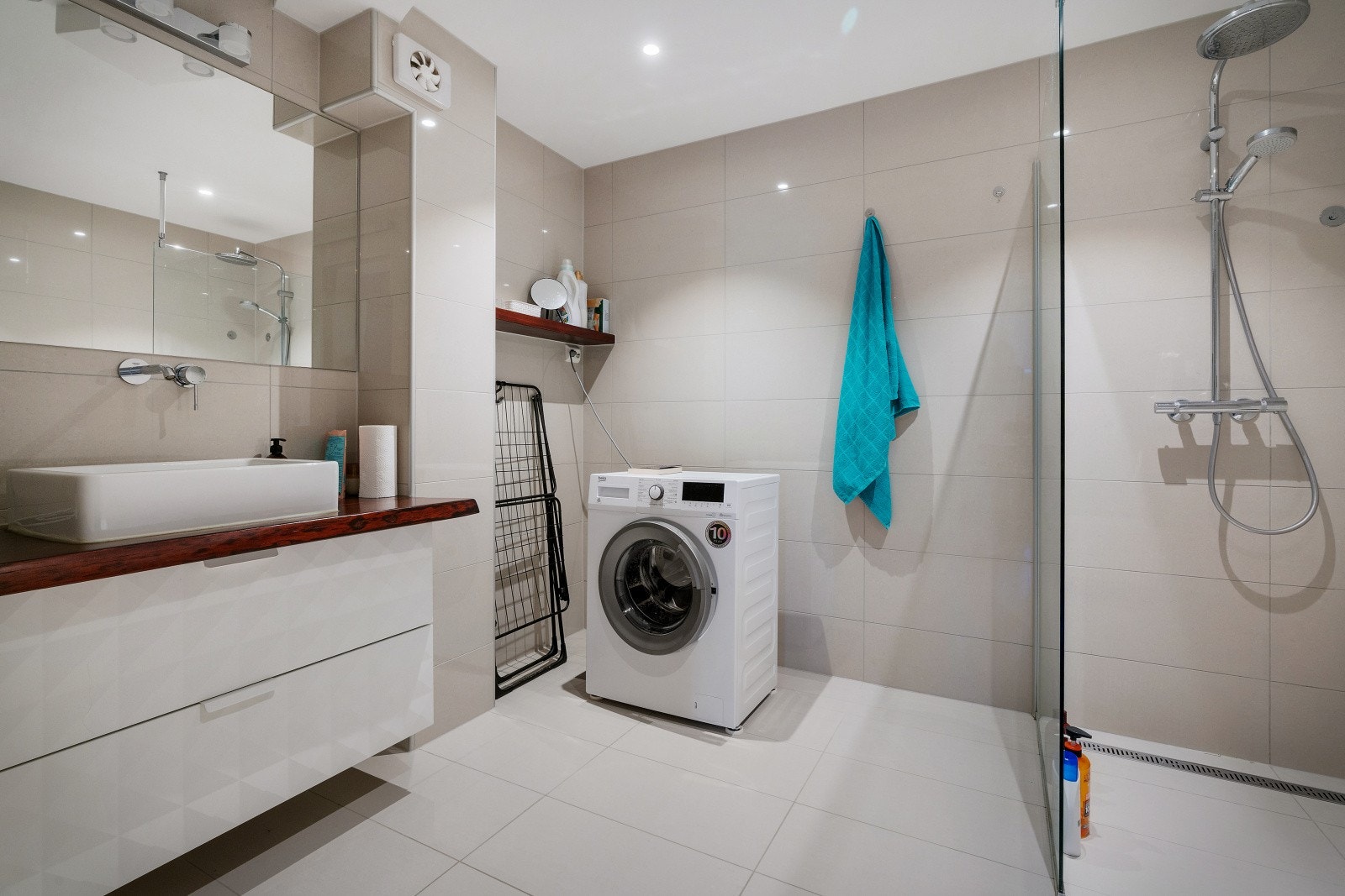 Hybel: Bad Galleribilde