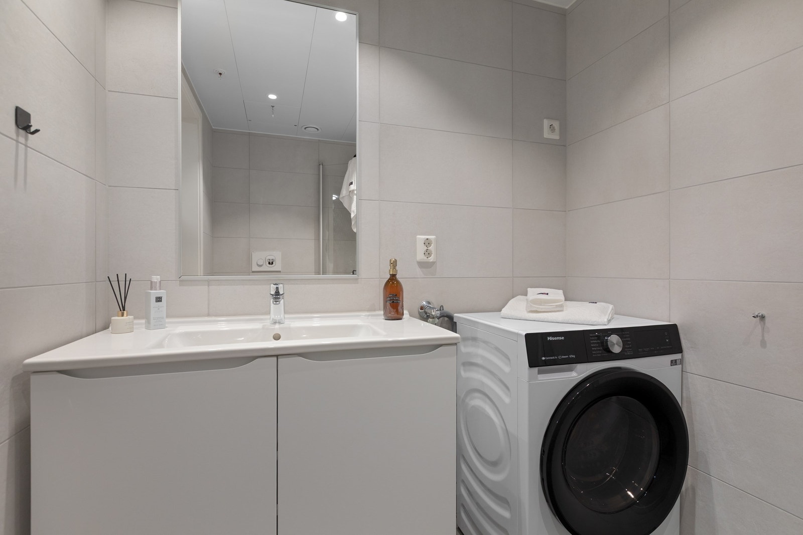 Bad med opplegg vaskemaskin Galleribilde