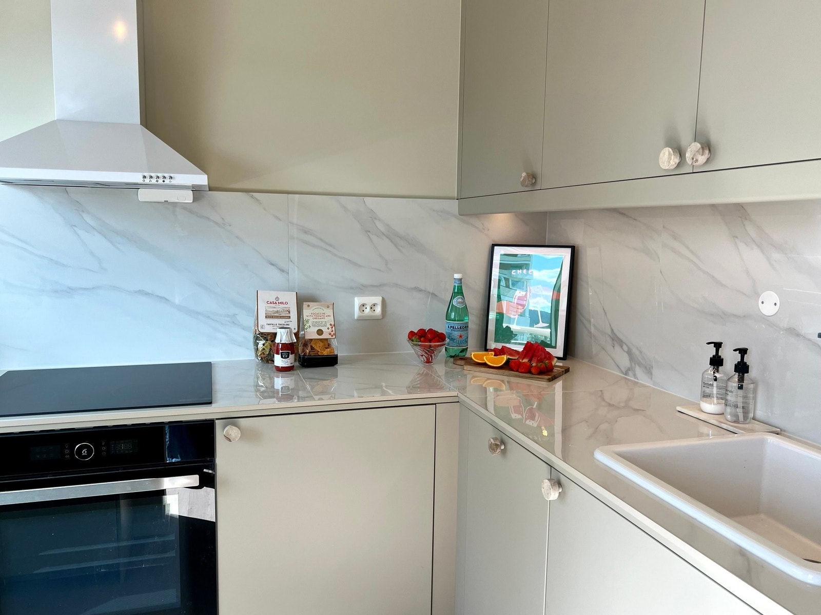 Helt nytt kjøkken fra Ikea med keramisk benkeplate Galleribilde