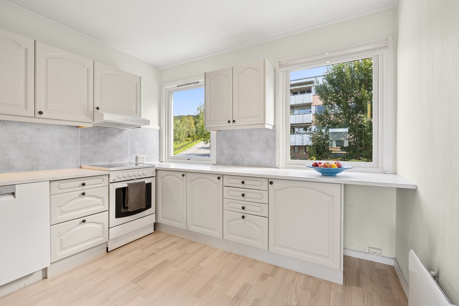 Innredningen har rikelig med lagringsplass i skap og skuffer. Galleribilde