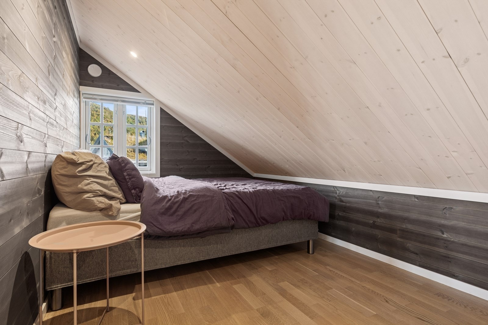 Soverom to har også god plass til både seng og garderobeløsning. Galleribilde