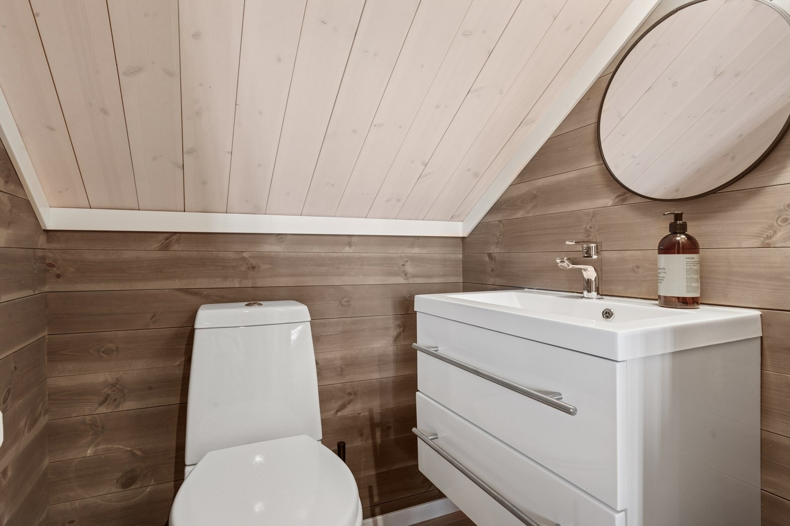 Ekstra toalettrom gjør hyttelivet enklere for både familie og gjester Galleribilde